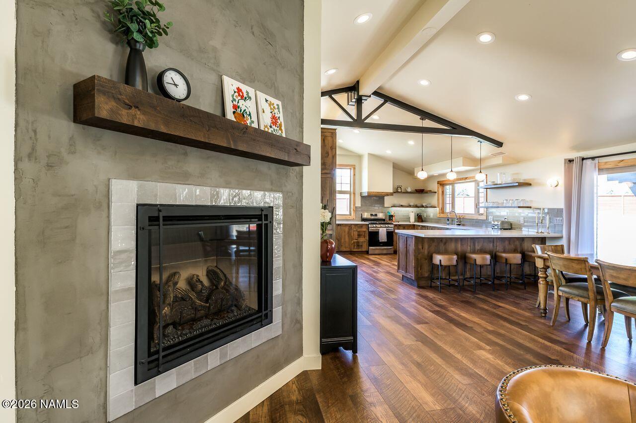 11410 N Crestview Street