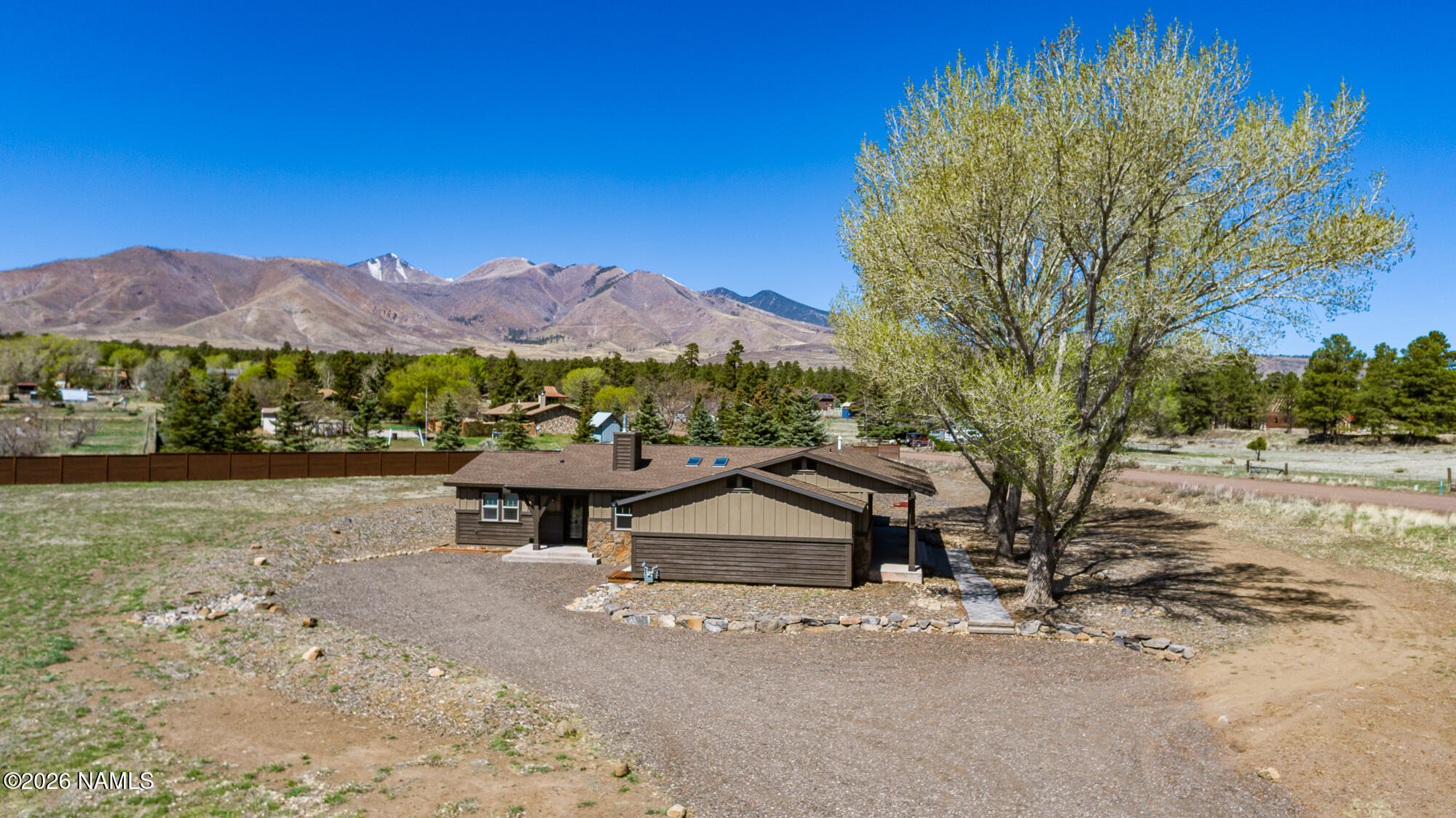 11410 N Crestview Street