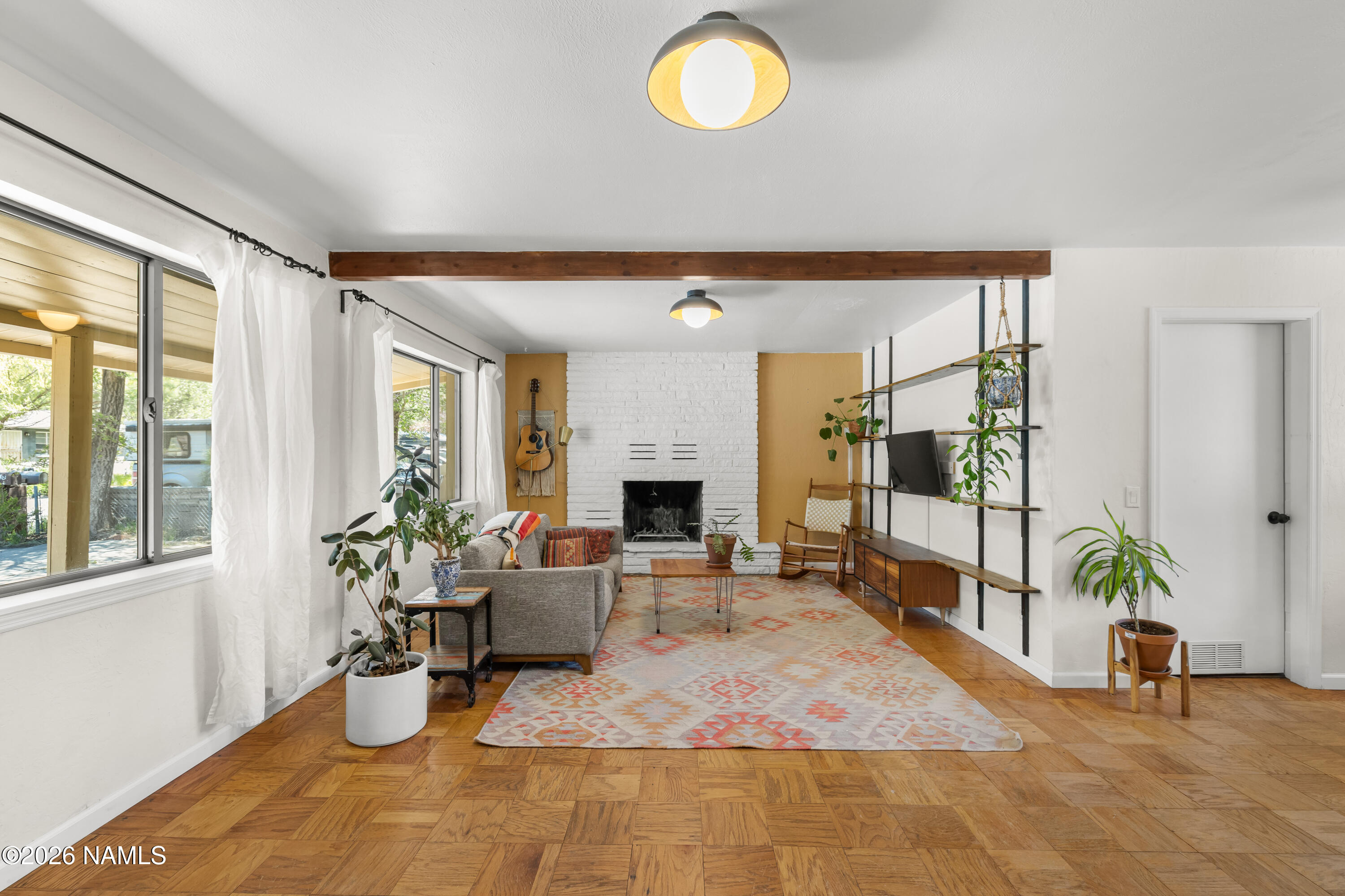 213 E Zuni Drive