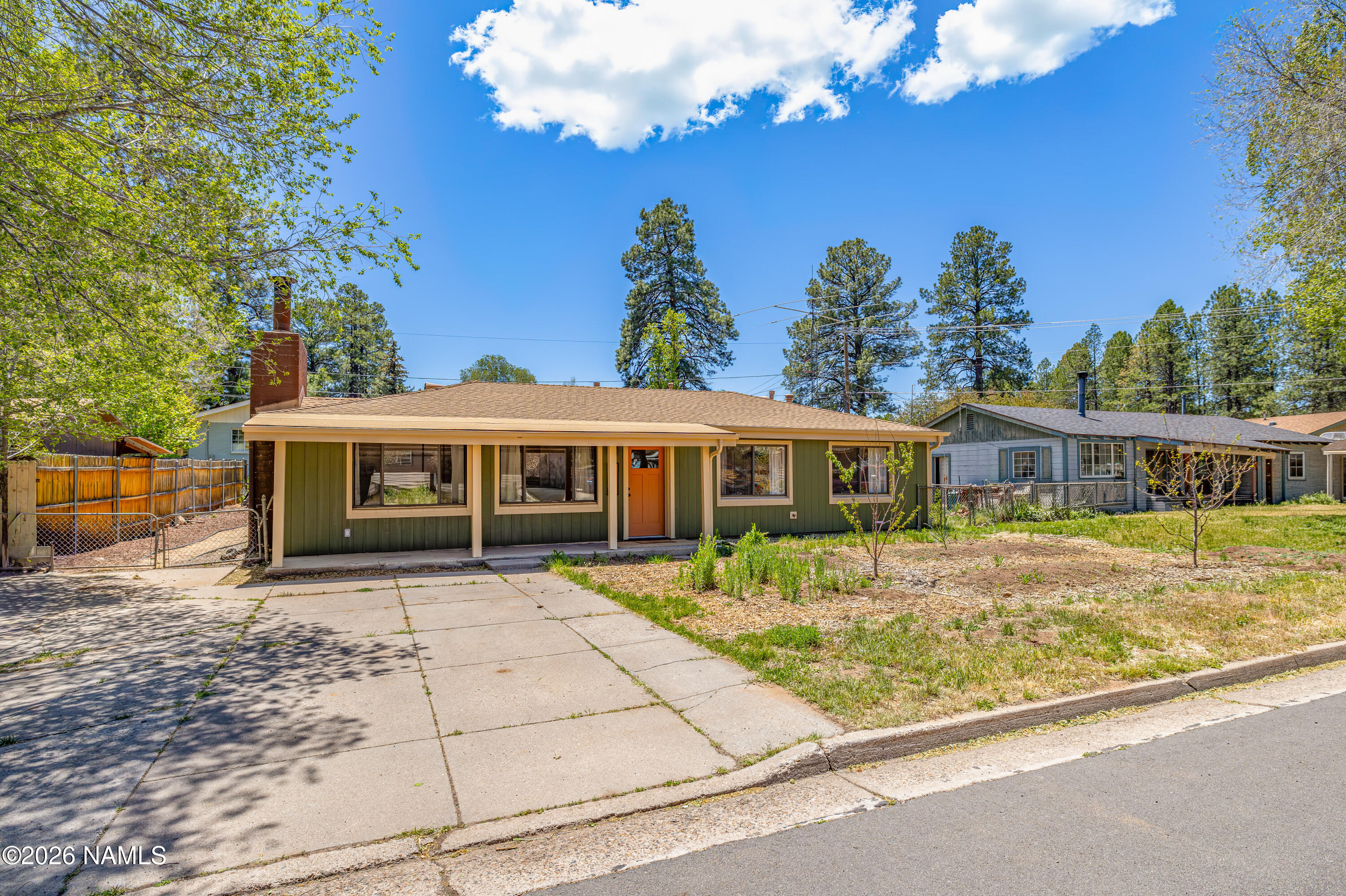 213 E Zuni Drive