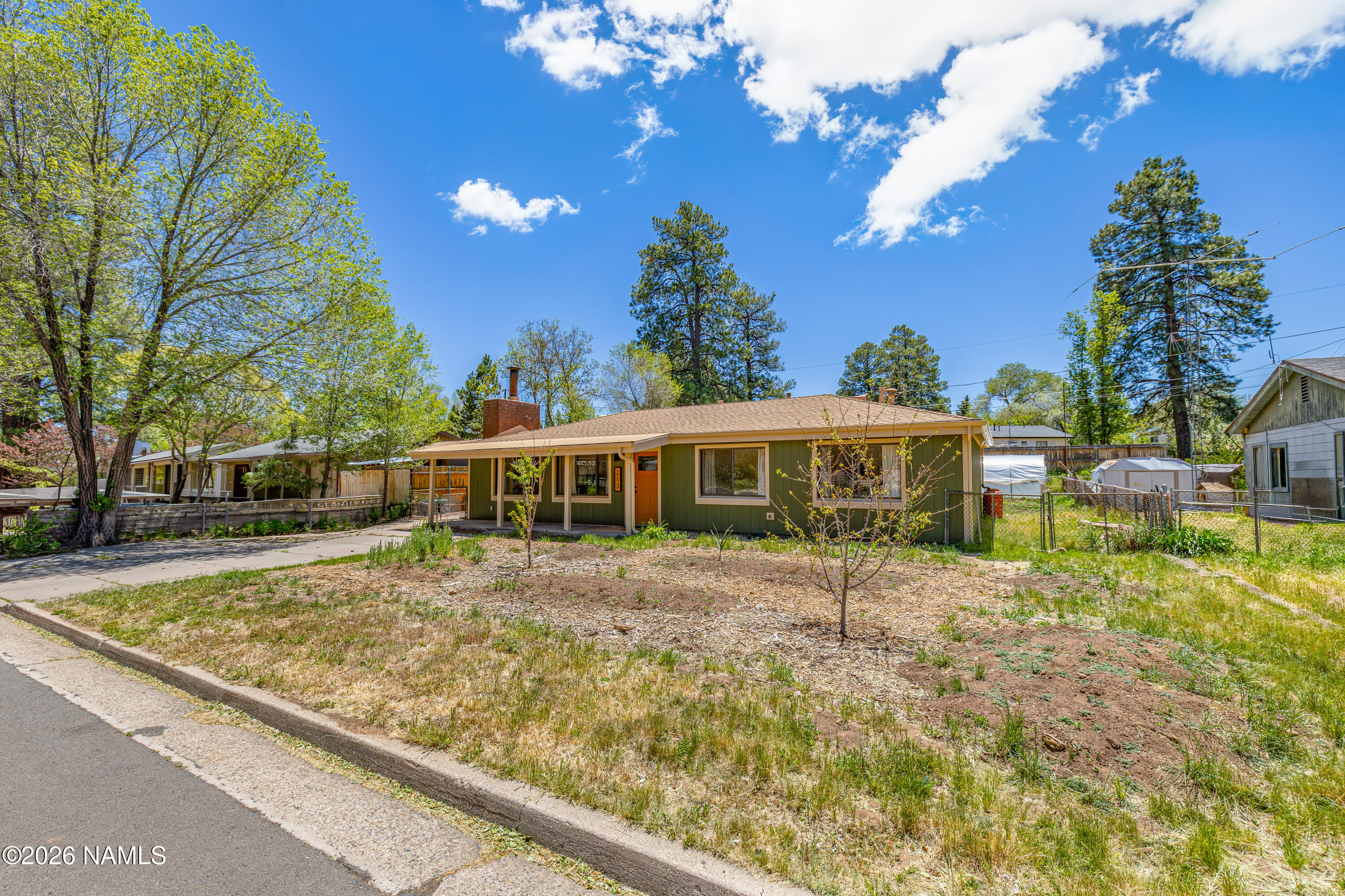 213 E Zuni Drive