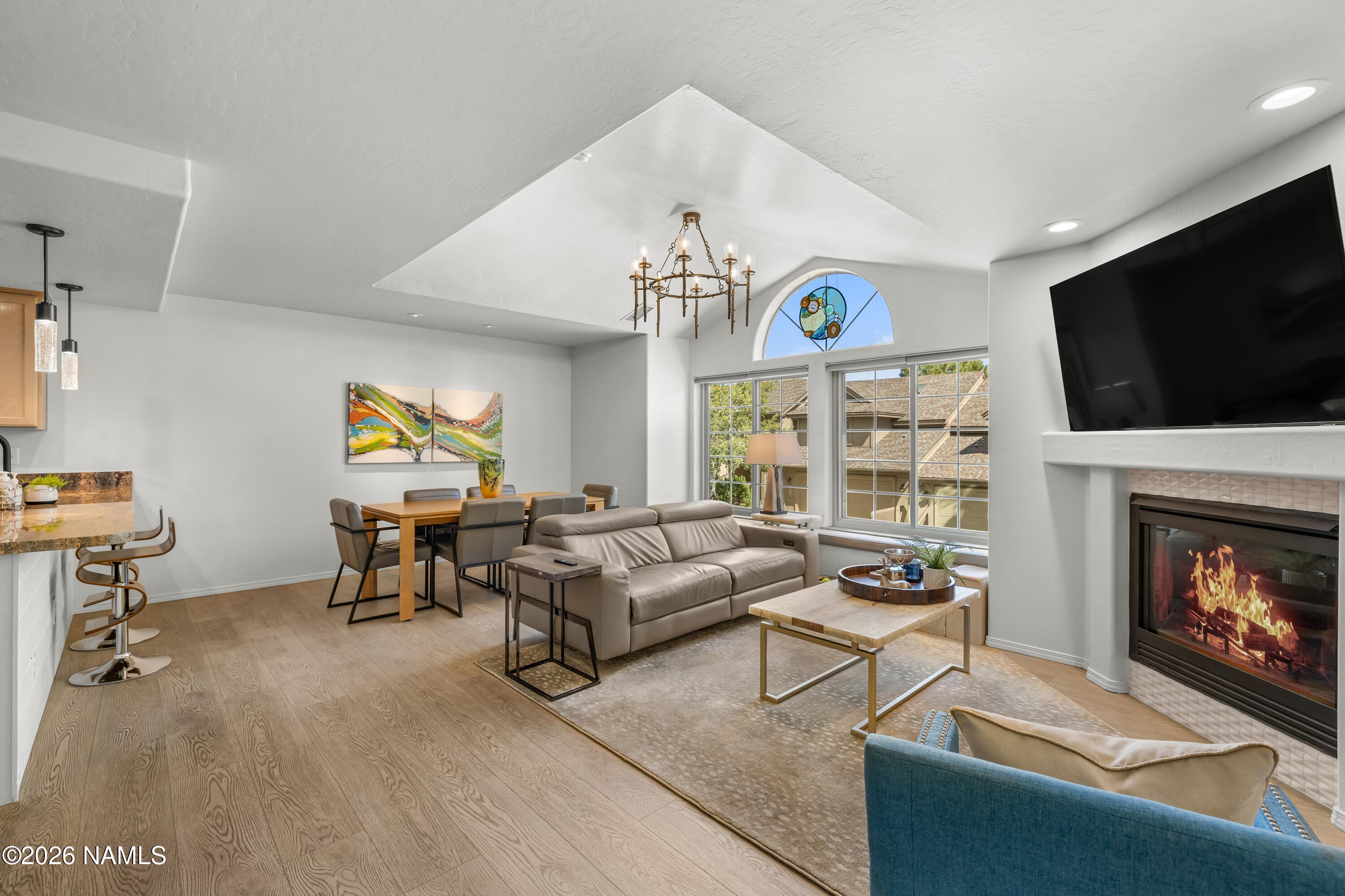 6031 E Mountain Oaks Drive