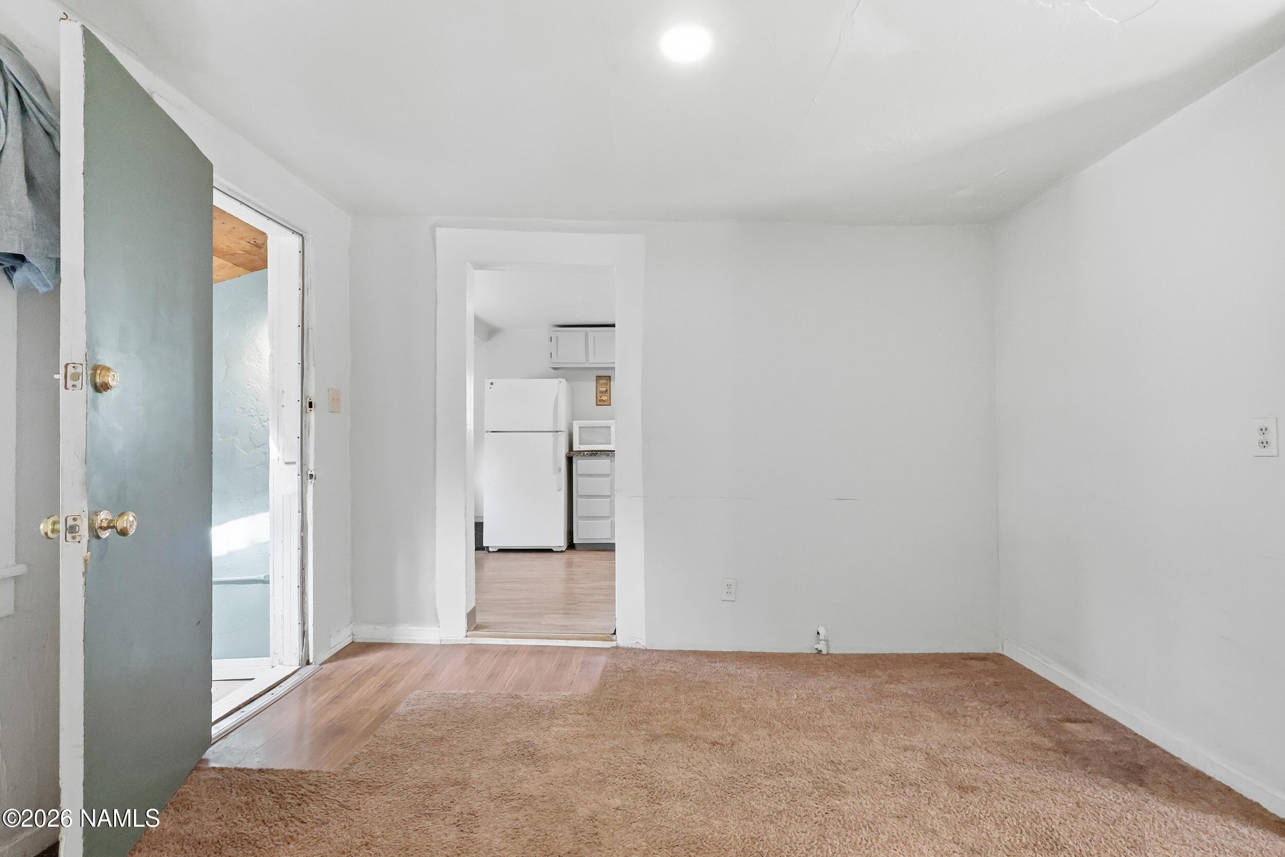 904 W Clay Avenue