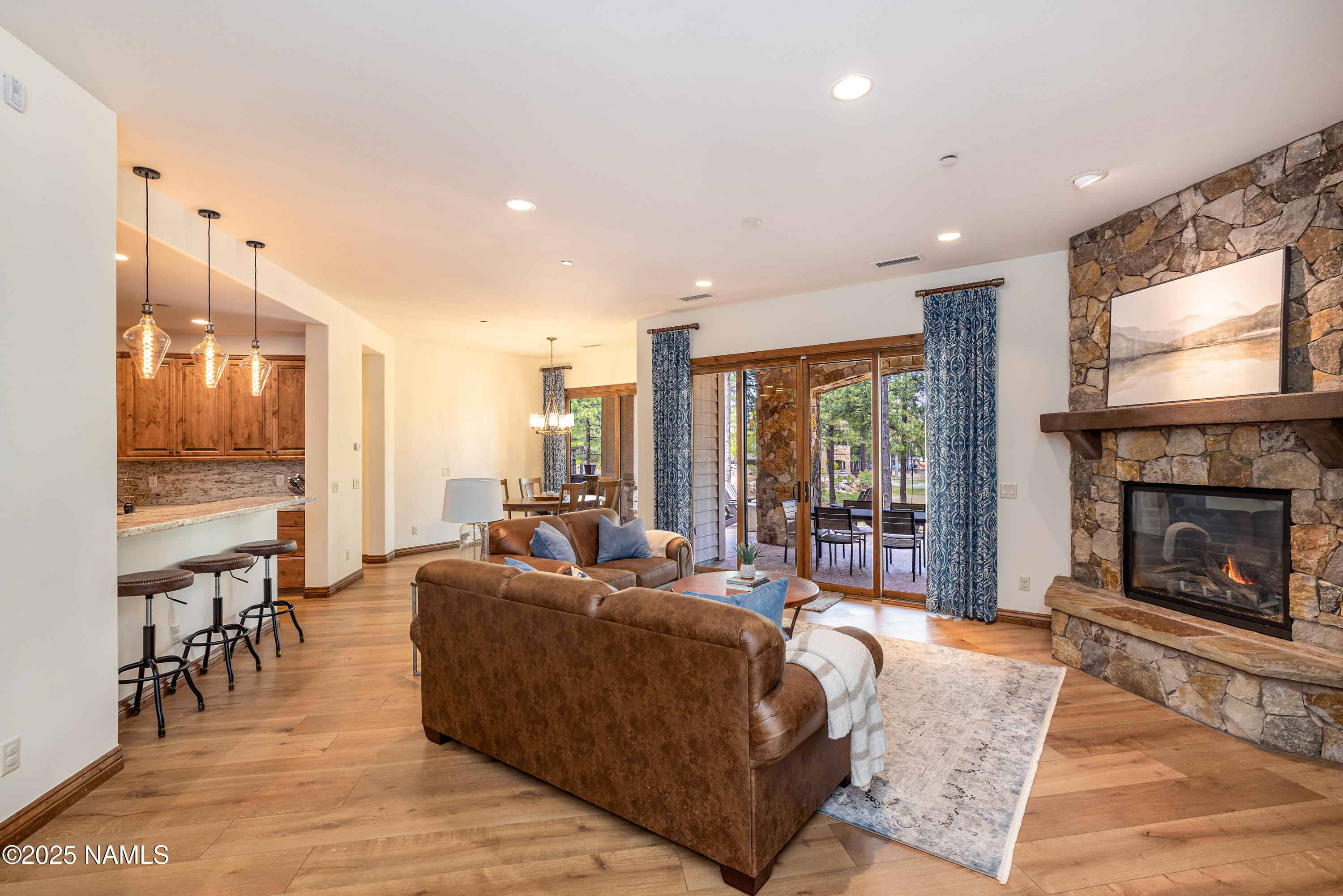 1734 E Mossy Oak Court 2