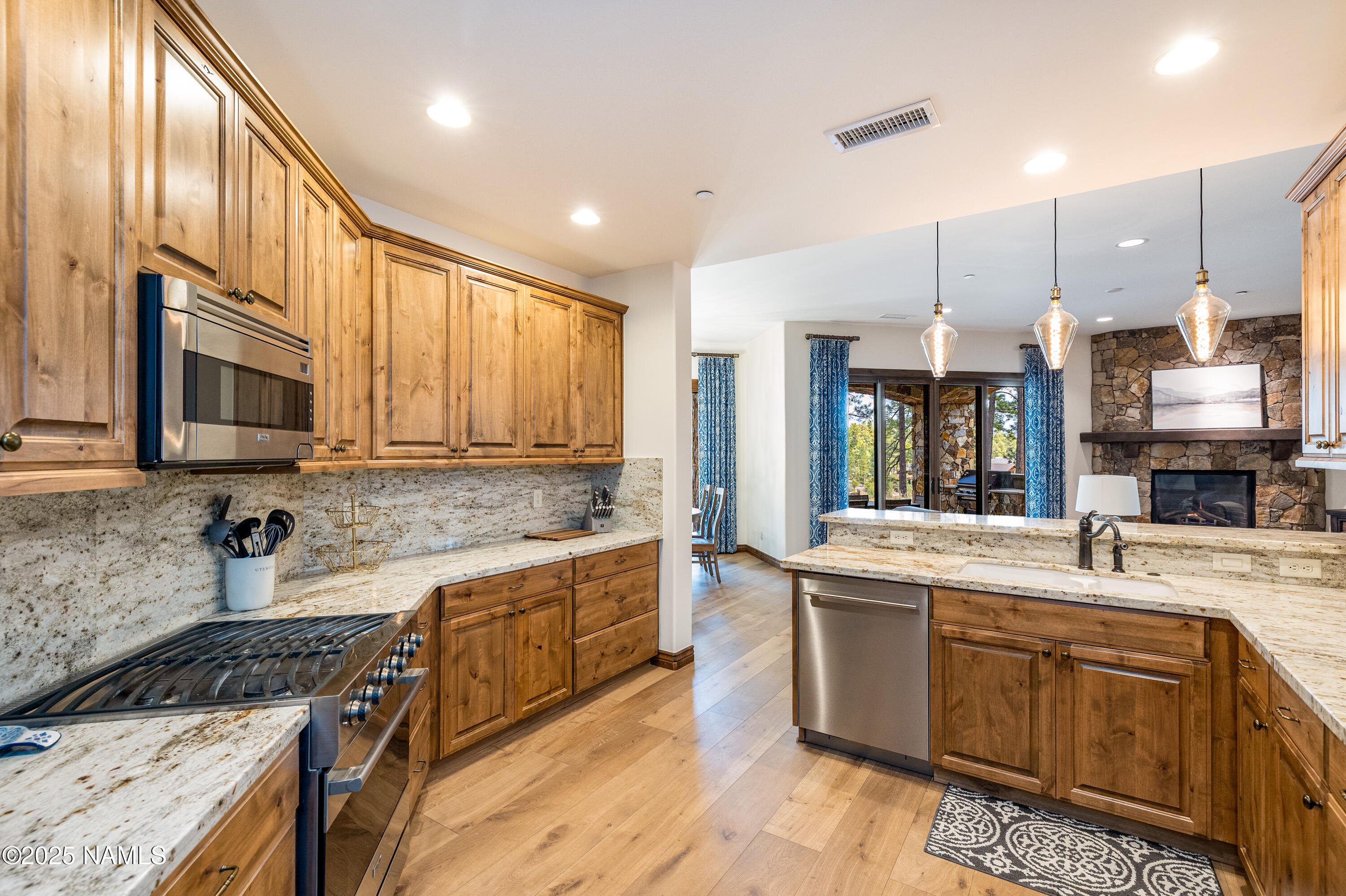 1734 E Mossy Oak Court 2