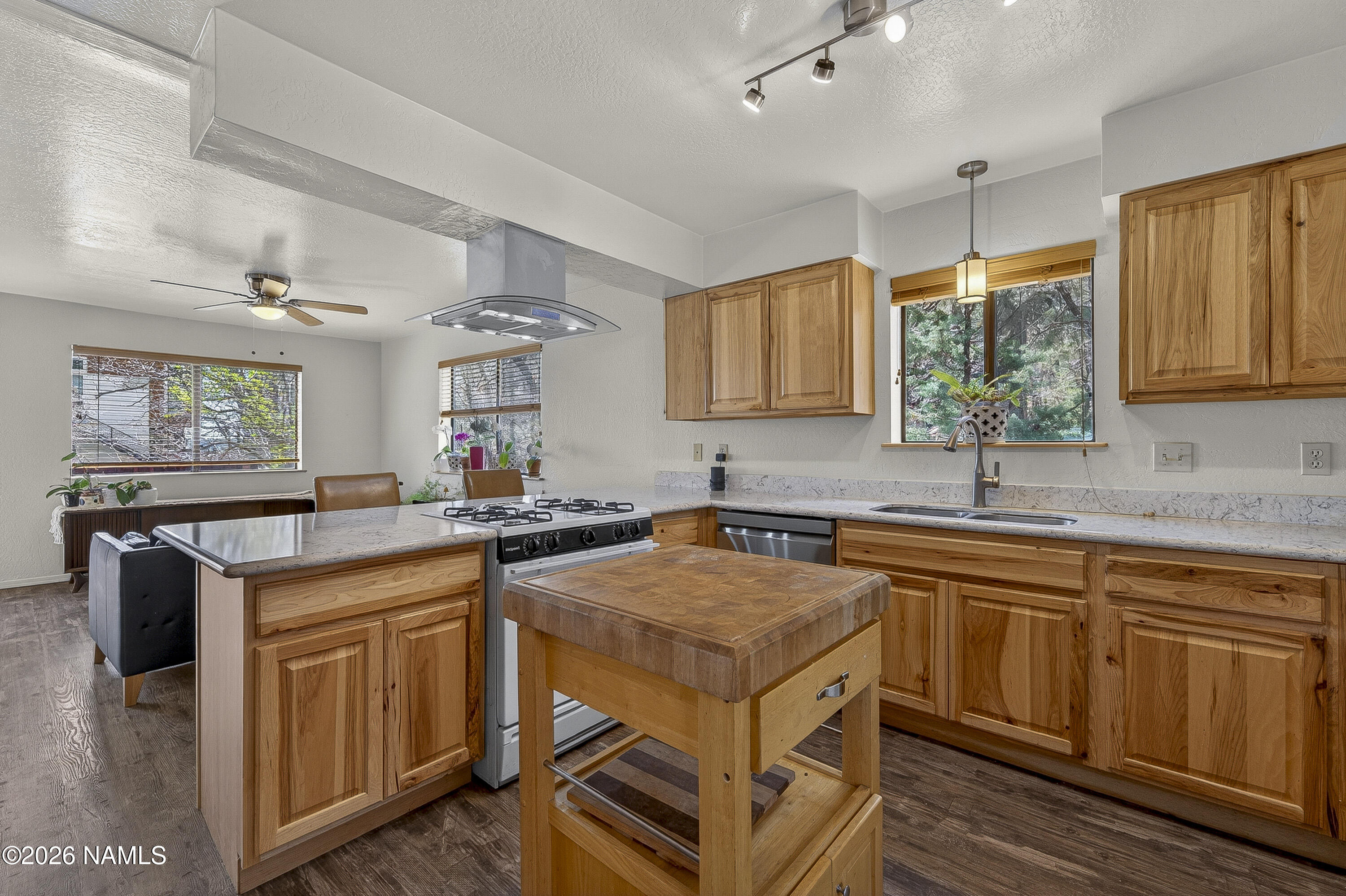 920 W Grand Canyon Avenue 3