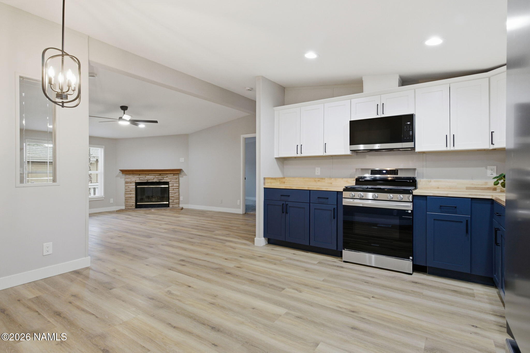 2401 W Adirondack Avenue