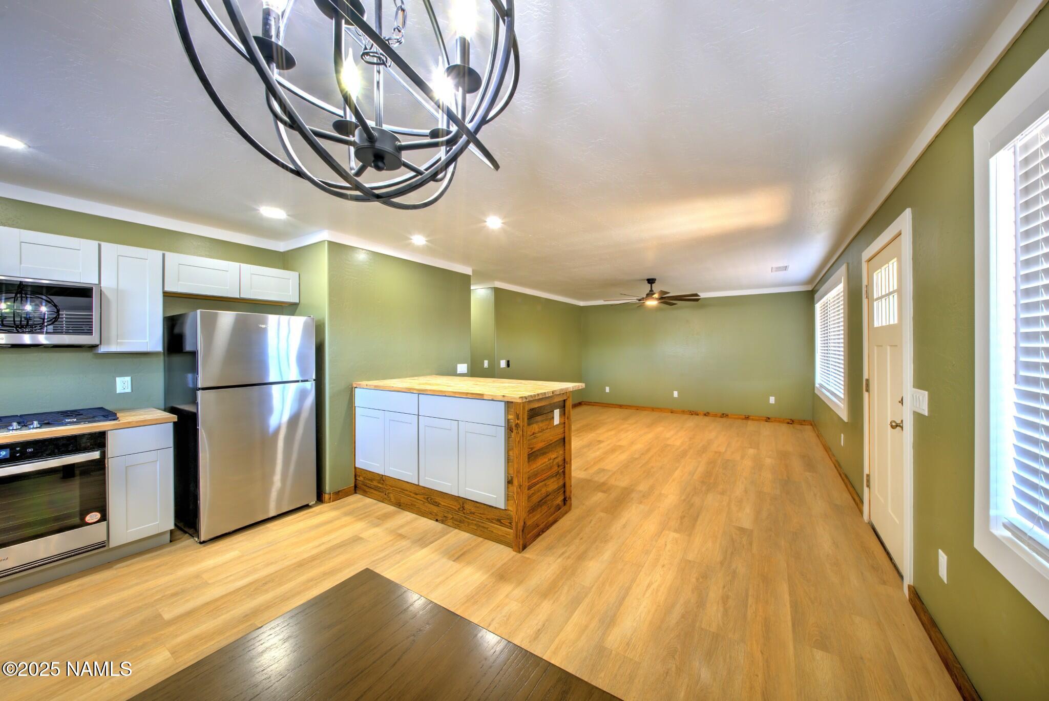 1011 N Apache Avenue