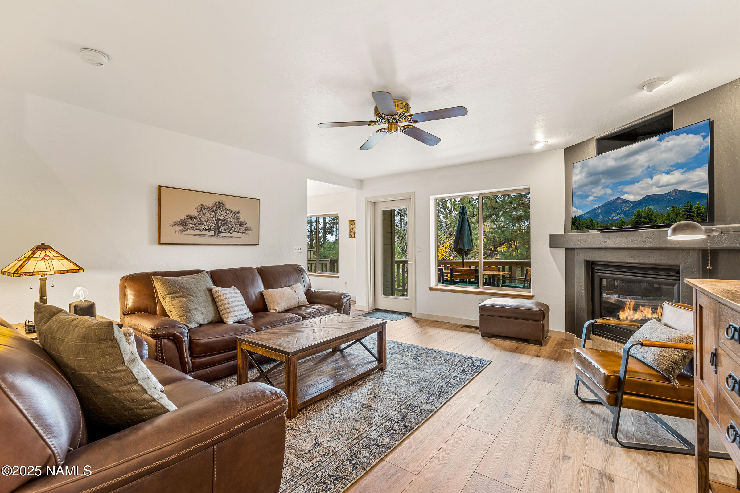 6048 E Mountain Oaks Drive