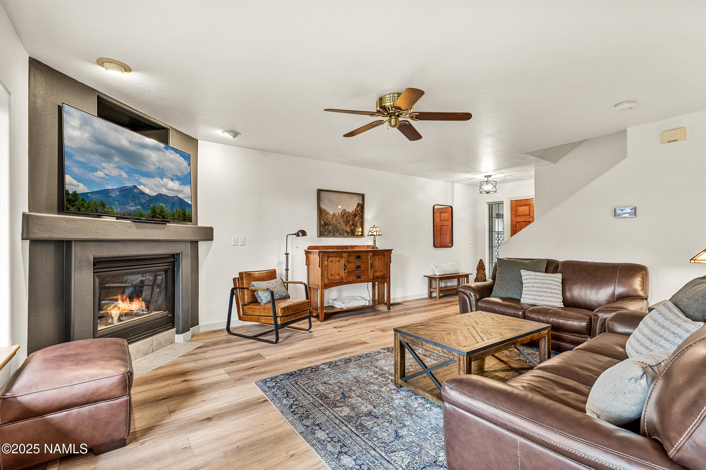 6048 E Mountain Oaks Drive