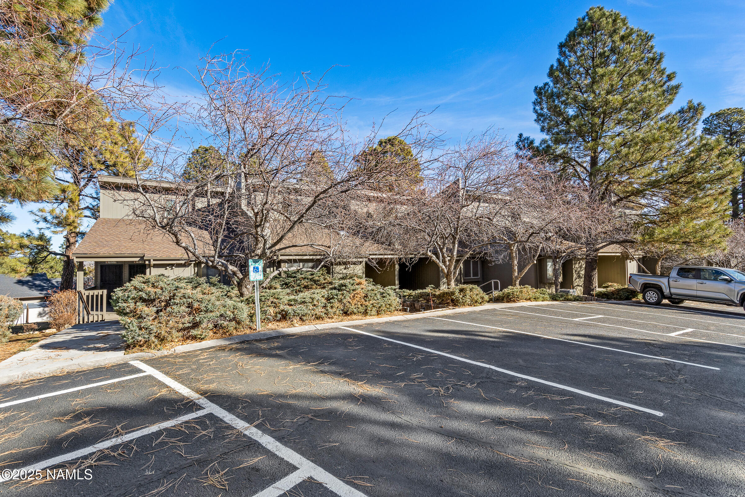 2665 N Valley View Road 10121
