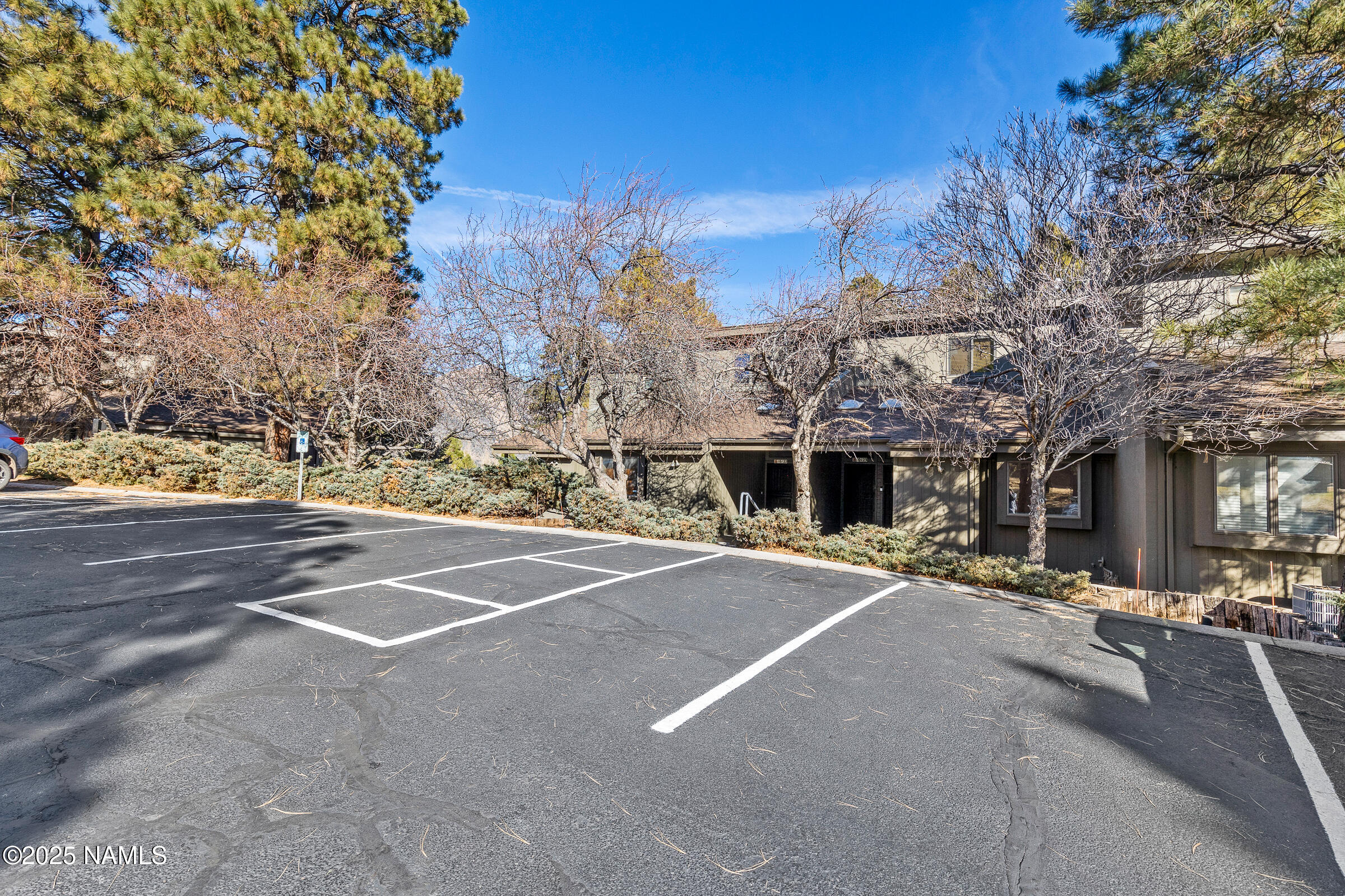 2665 N Valley View Road 10121