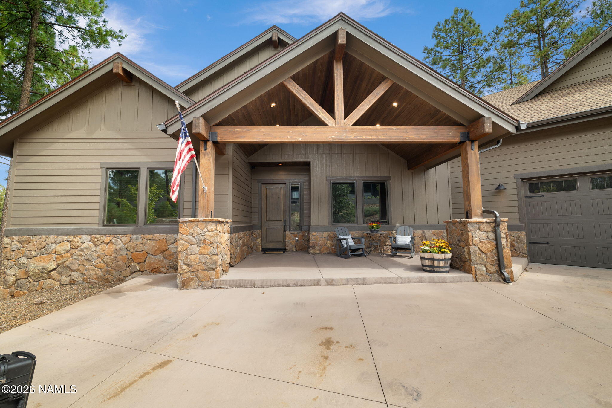 3710 S Bridle Path