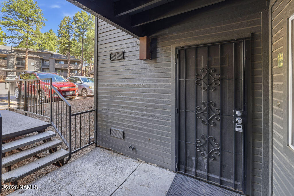 1385 W University Avenue 6-144