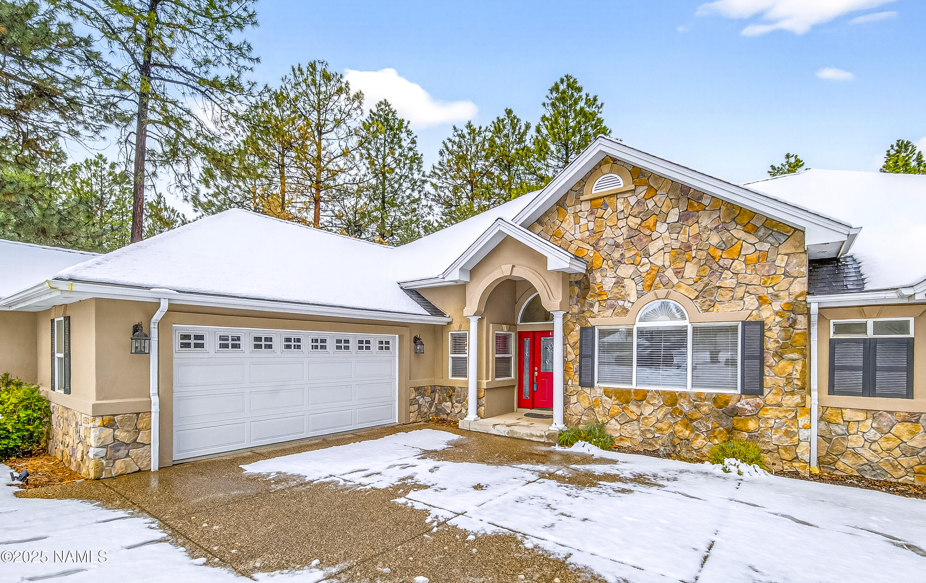 1532 W Daydream Drive