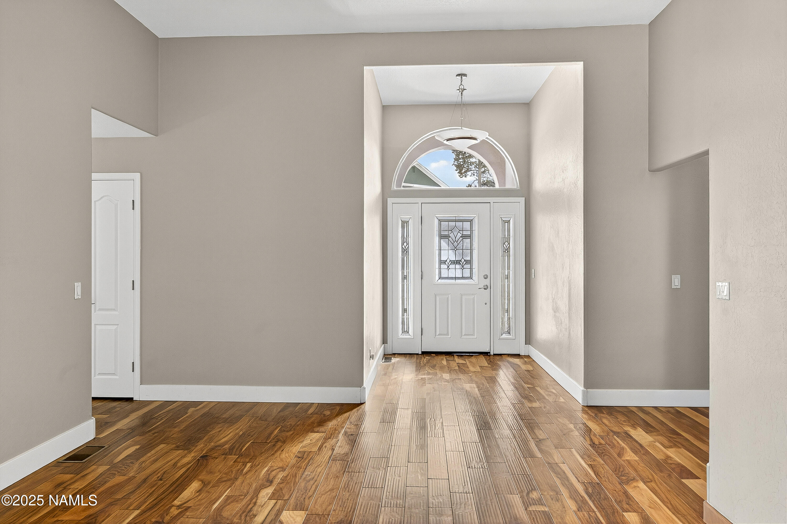 1532 W Daydream Drive