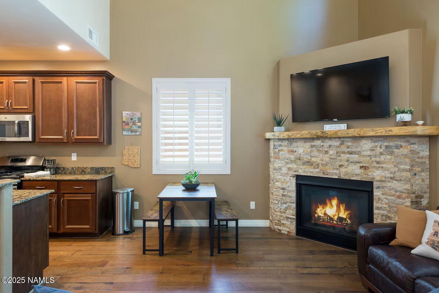 2860 W Pico Del Monte Circle