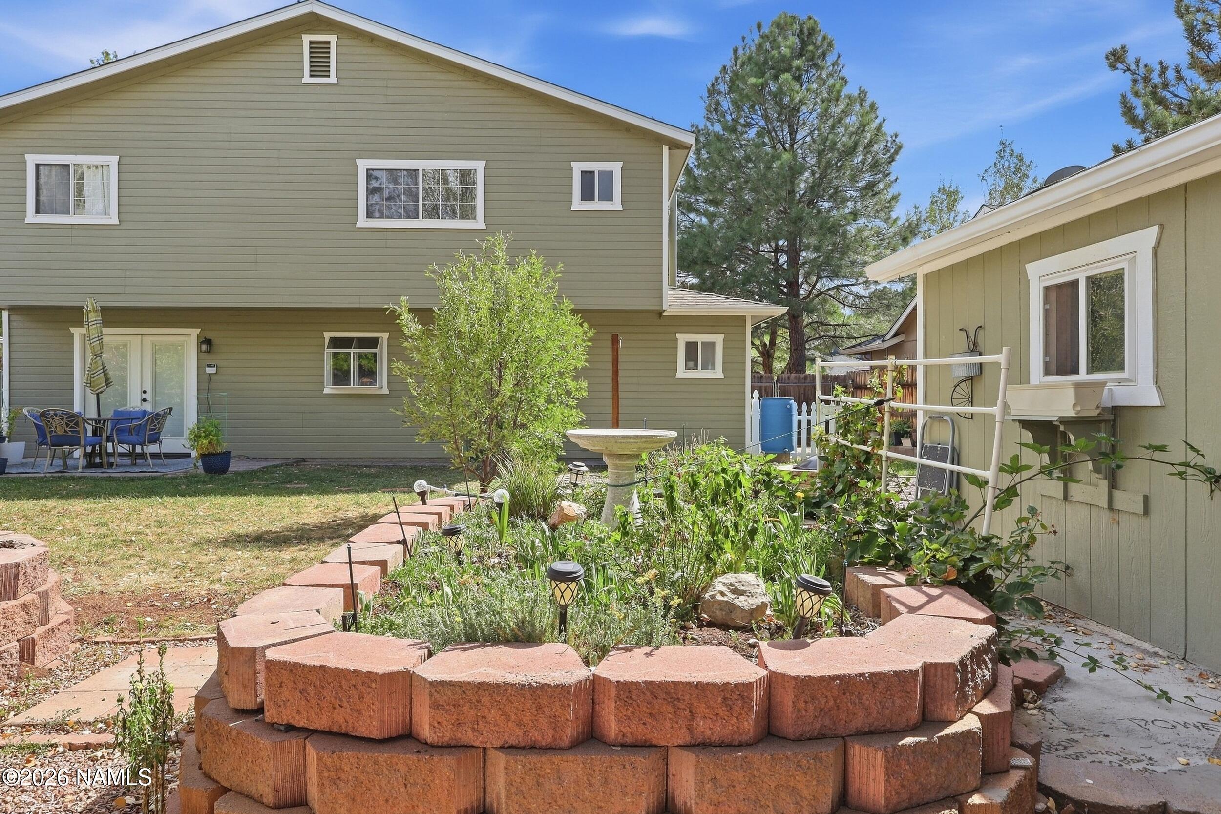 6814 E Eagle Crest Drive