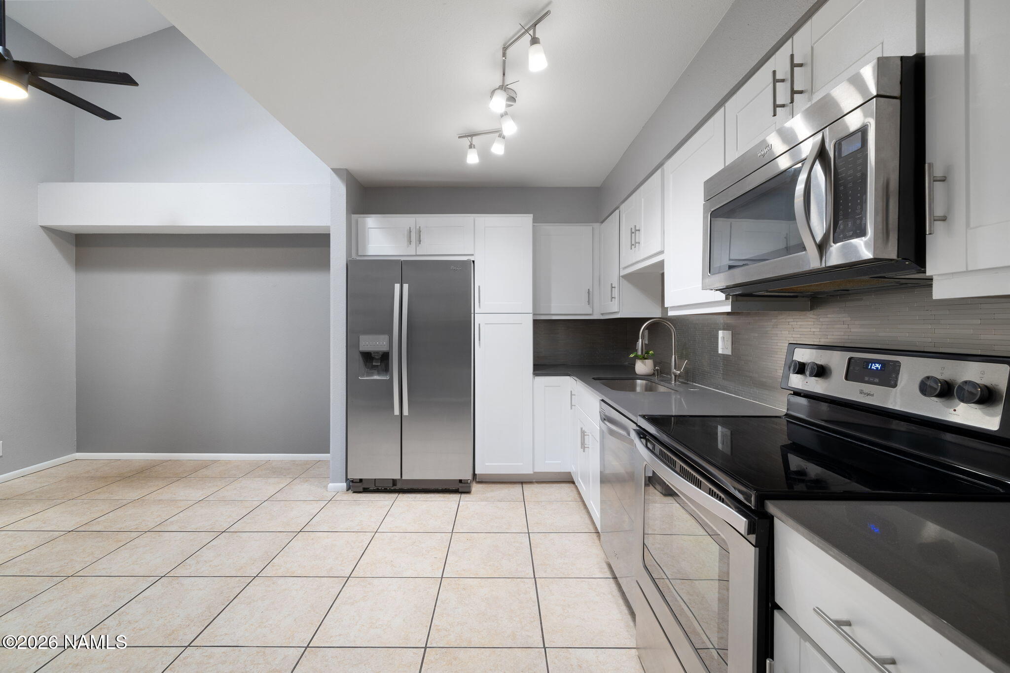 6401 N Saint Nicholas Circle 14