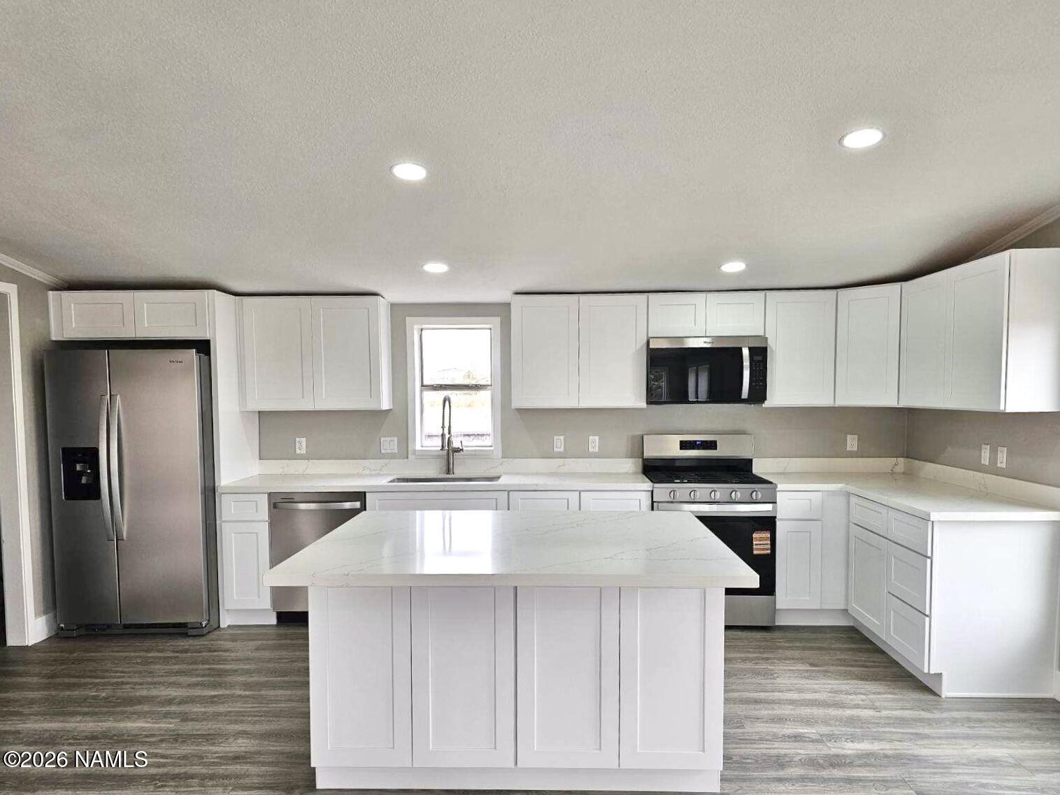 7615 N Creekside Drive