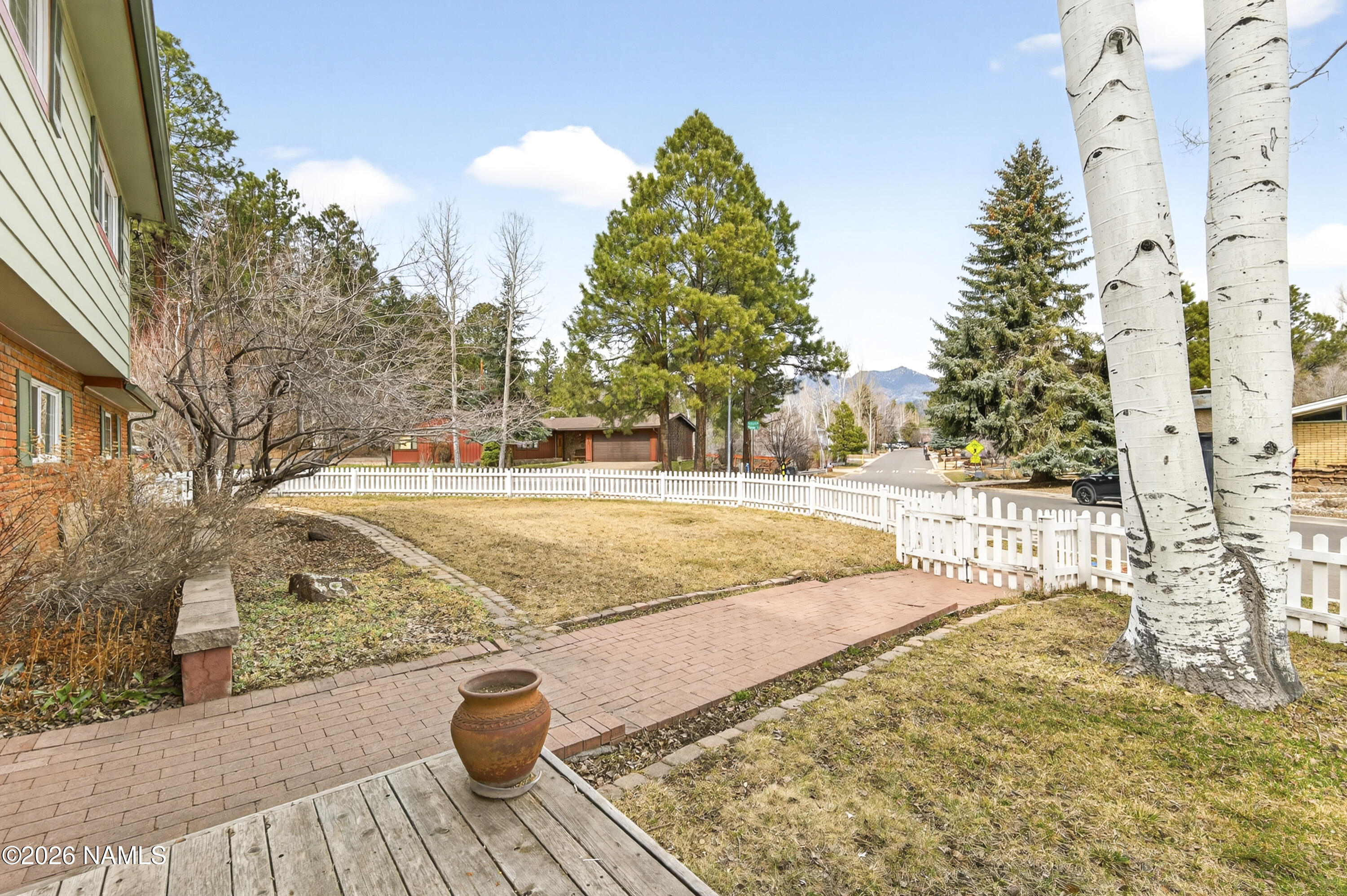 2042 N Crescent Drive