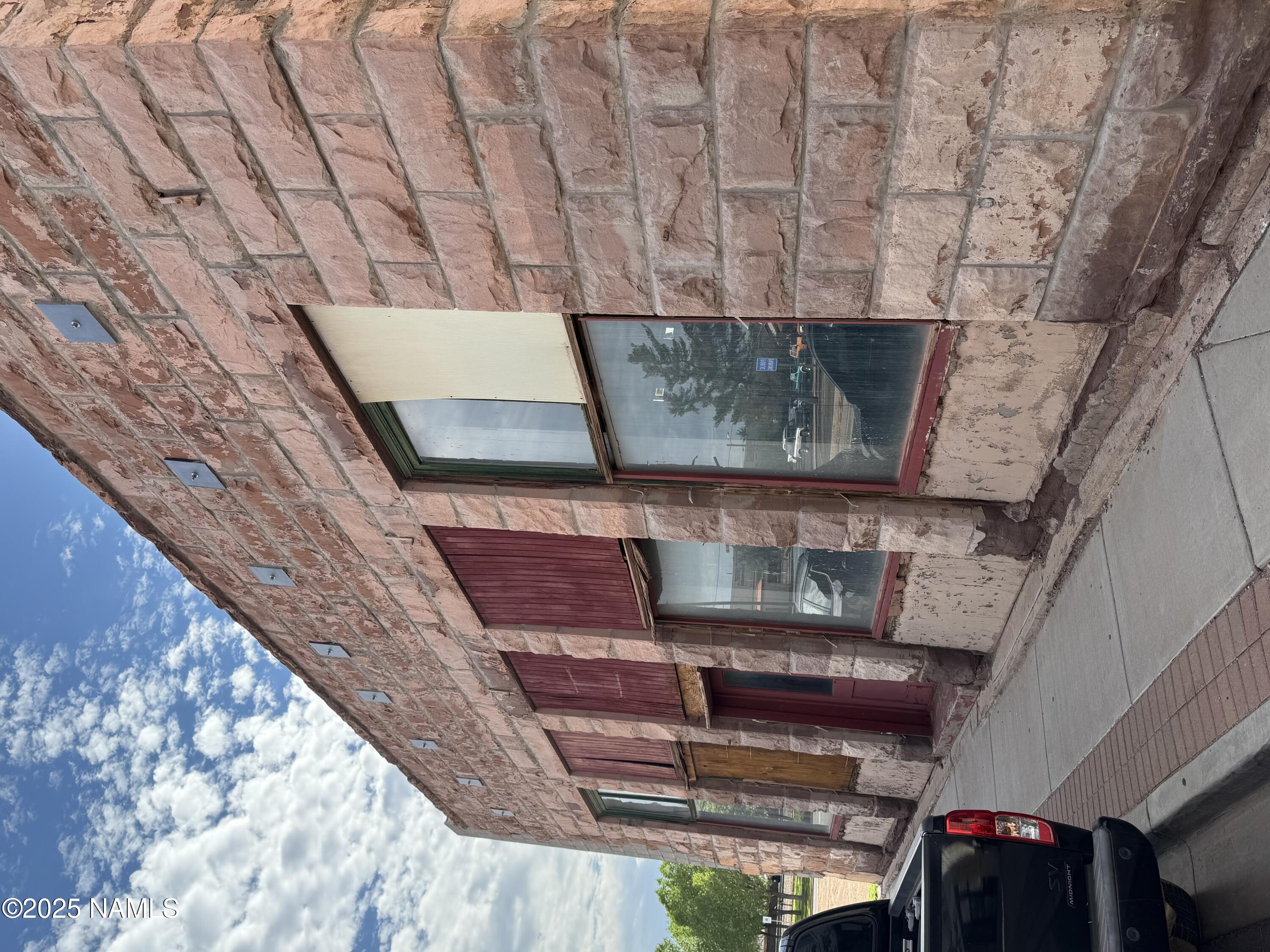 109 N Kinsley Avenue