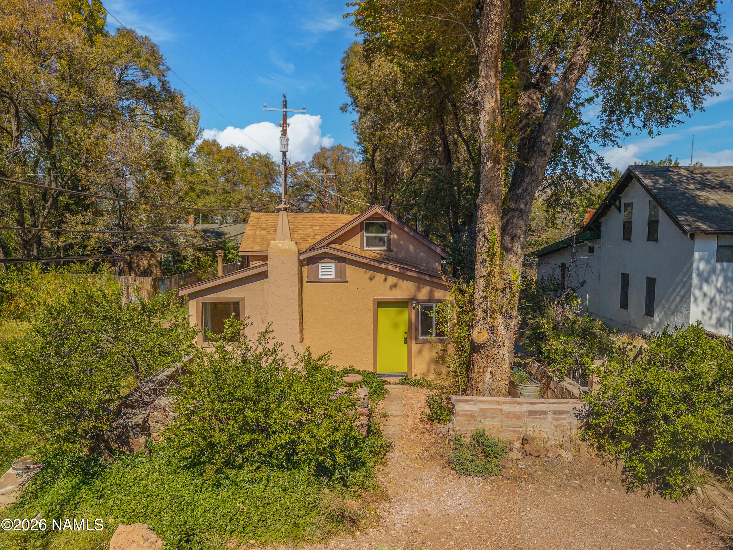 114 E Dupont Avenue
