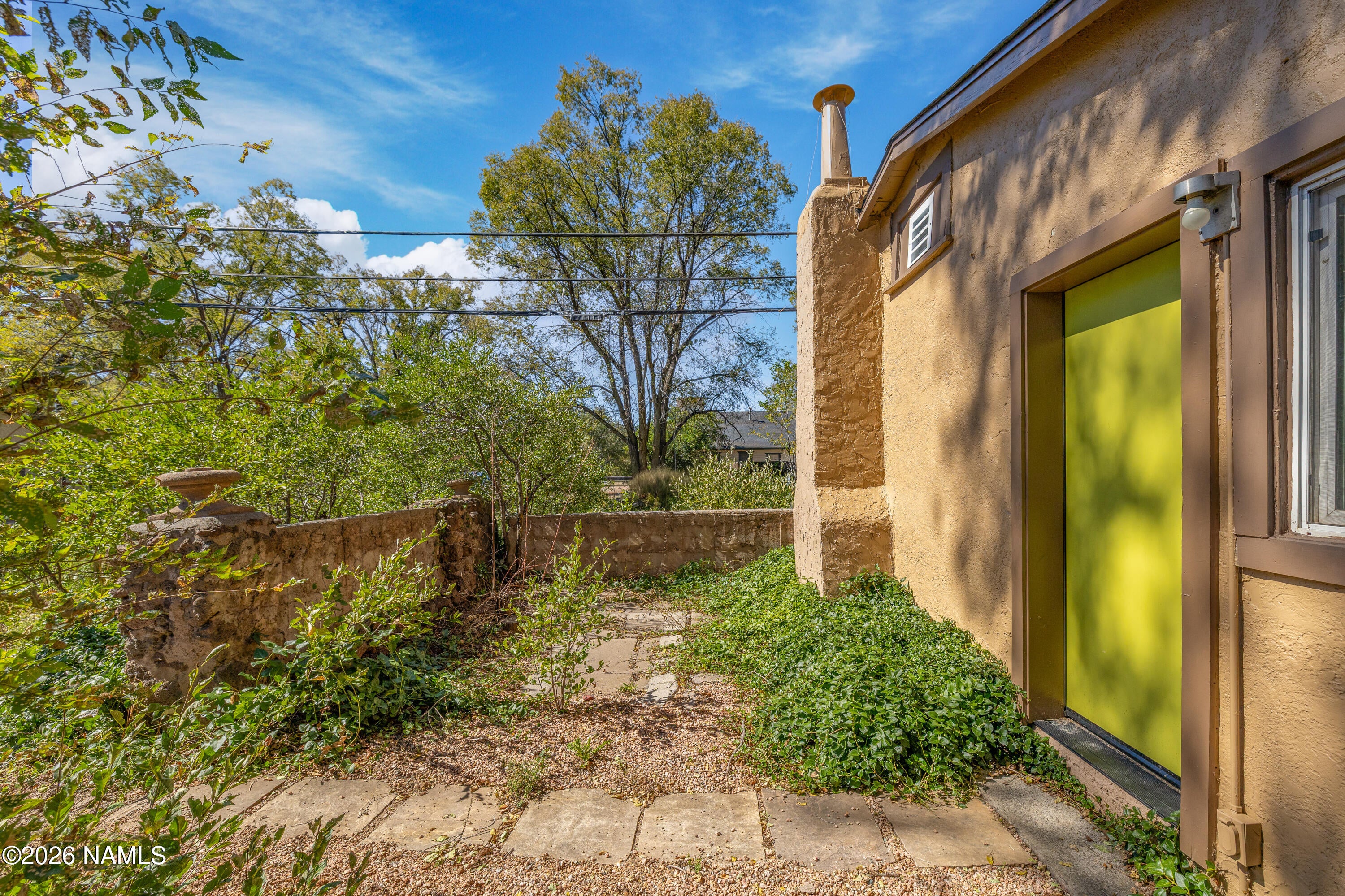 114 E Dupont Avenue