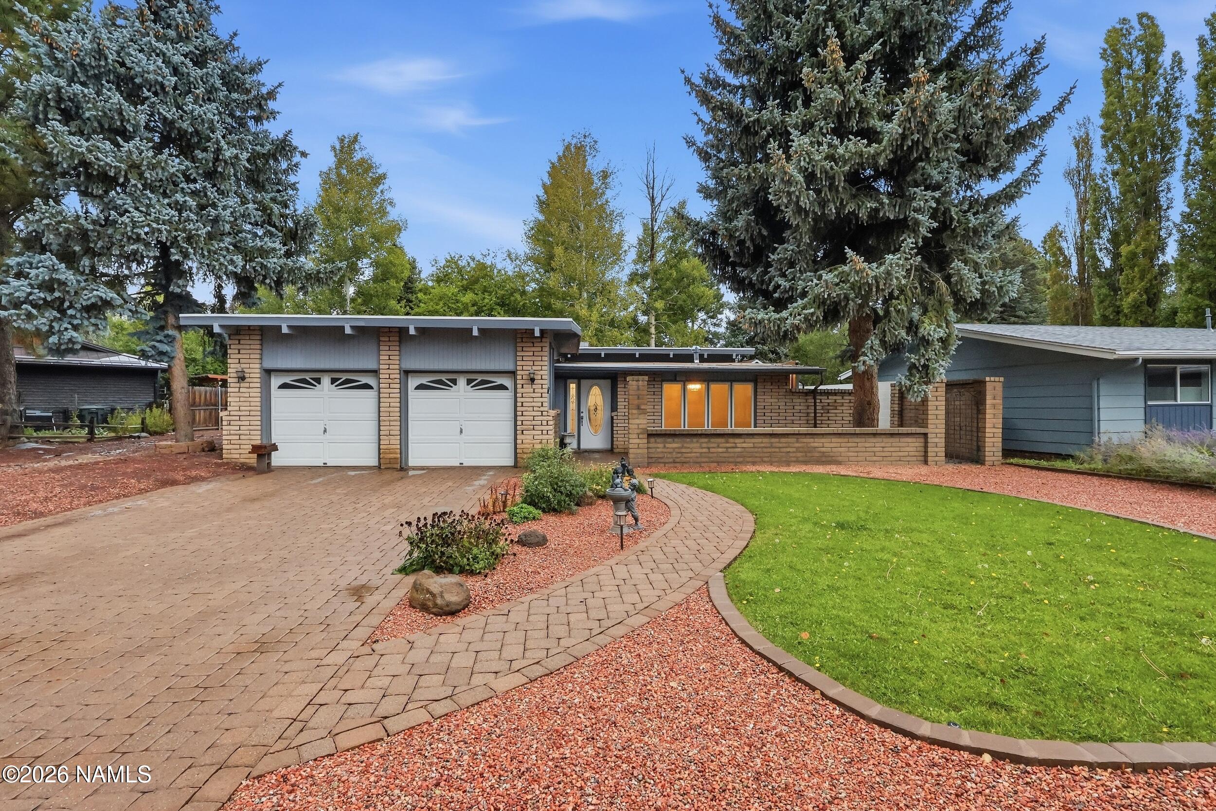 1660 W Stevanna Way