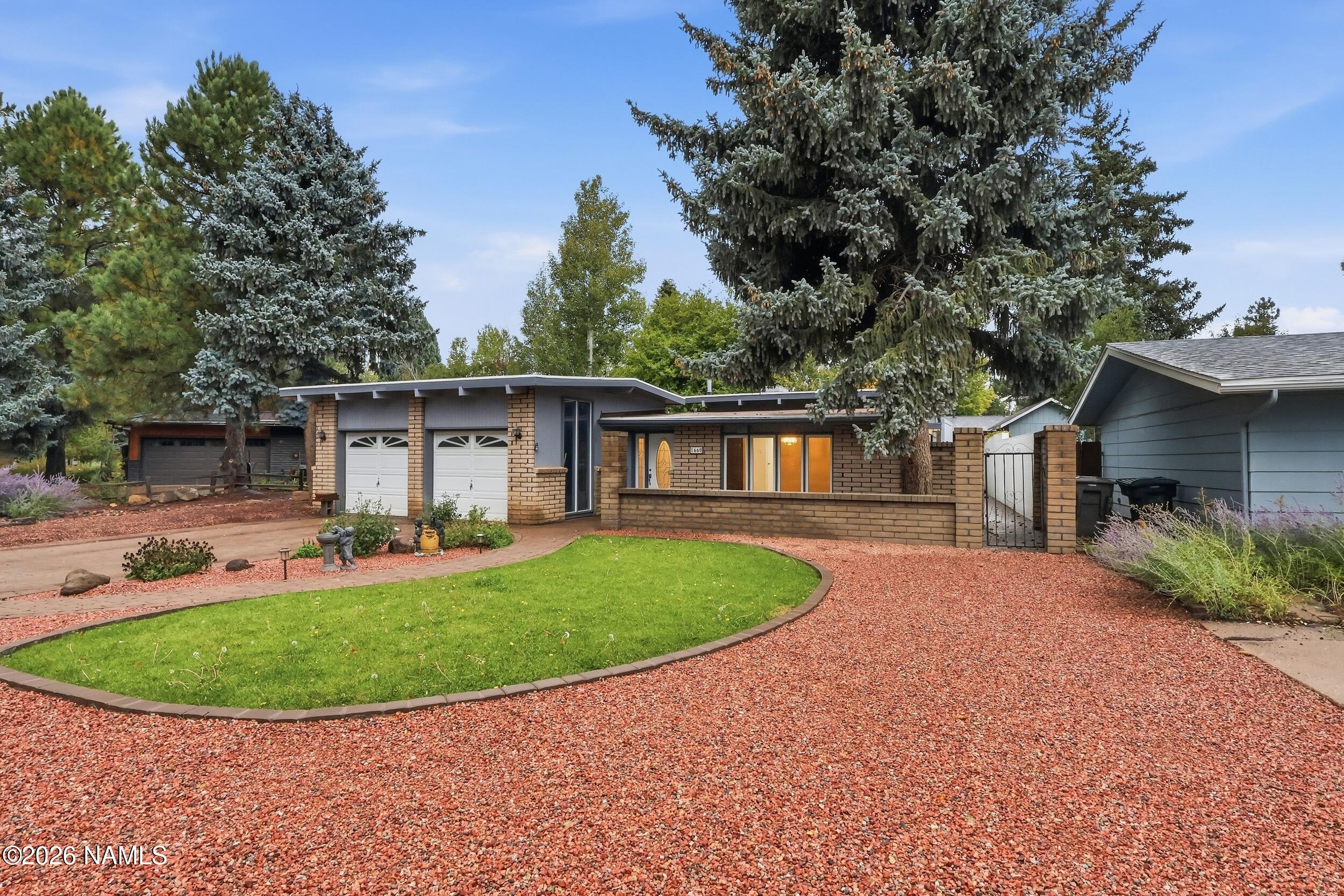 1660 W Stevanna Way