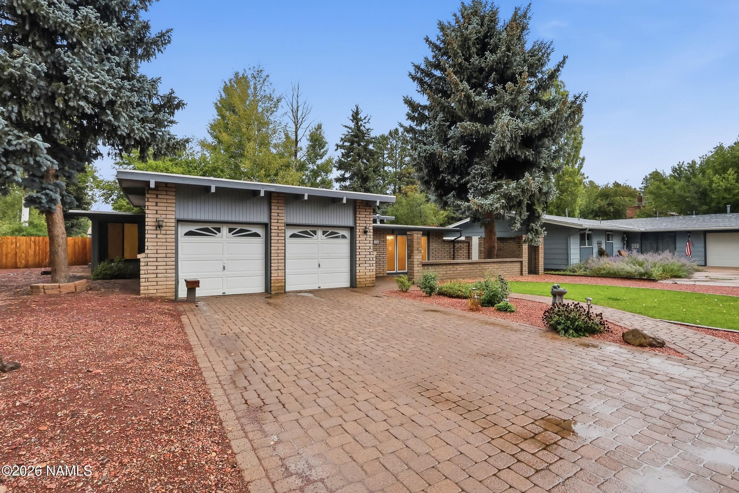 1660 W Stevanna Way