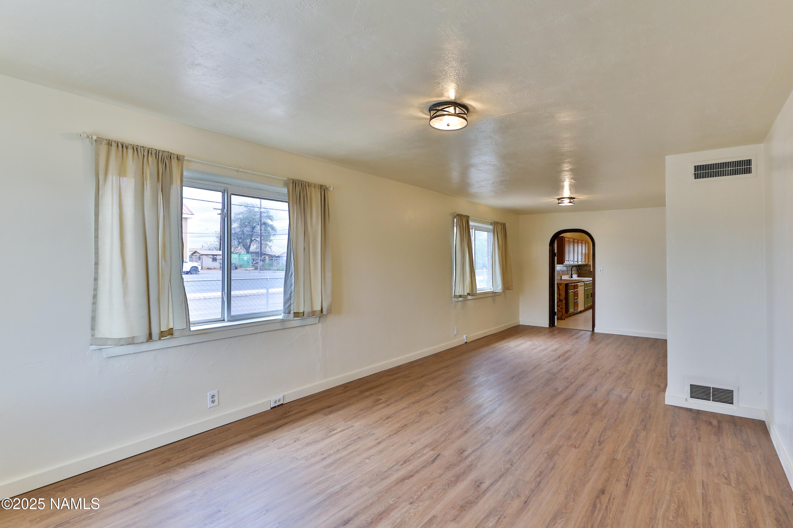 401 N Kinsley Avenue