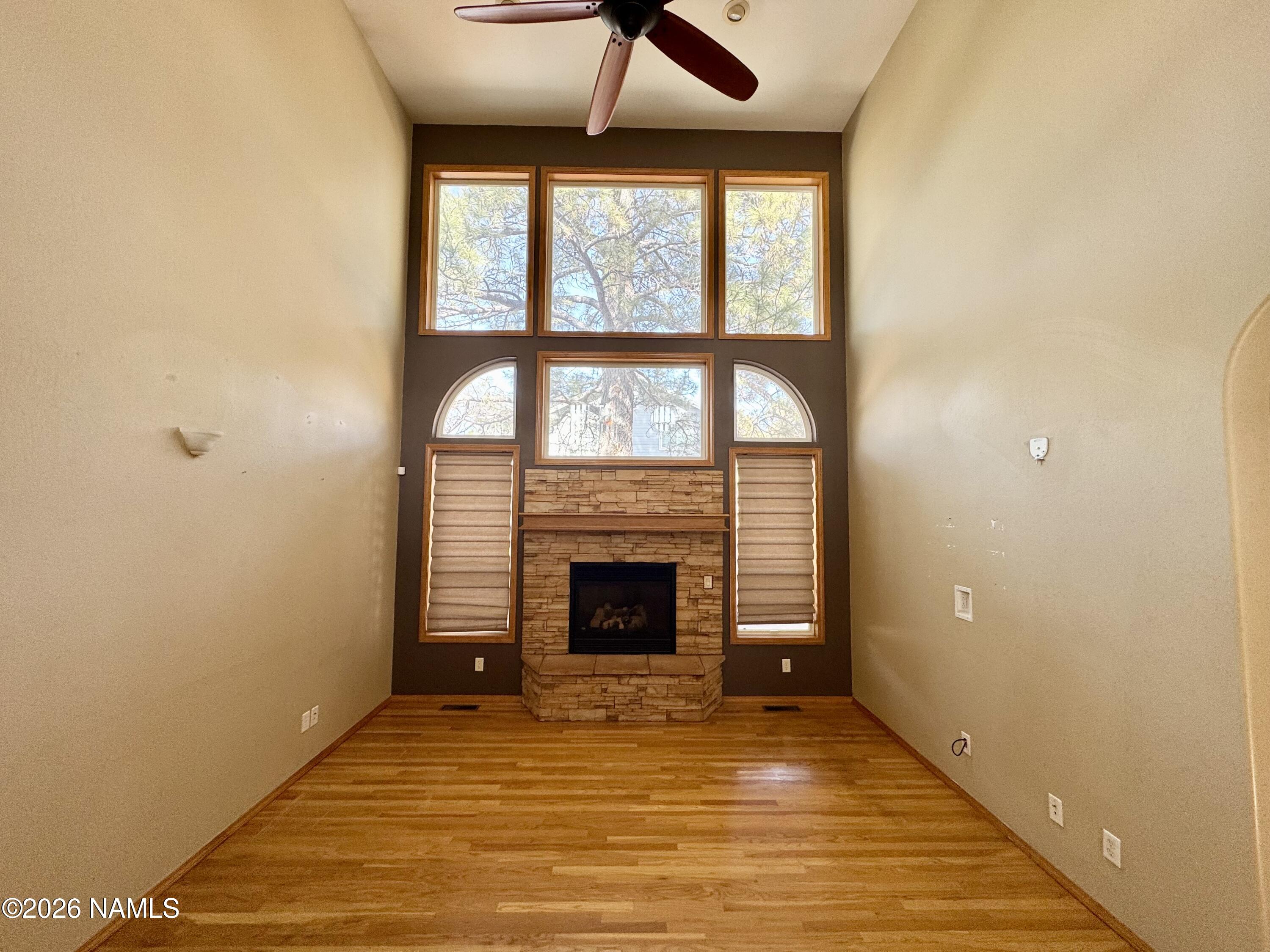 576 W Cattle Drive Trail