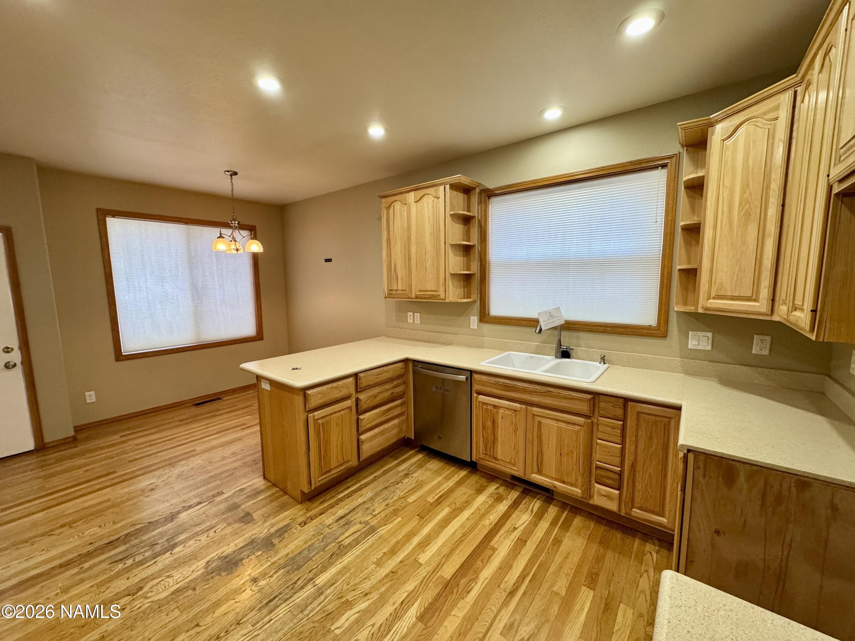 576 W Cattle Drive Trail