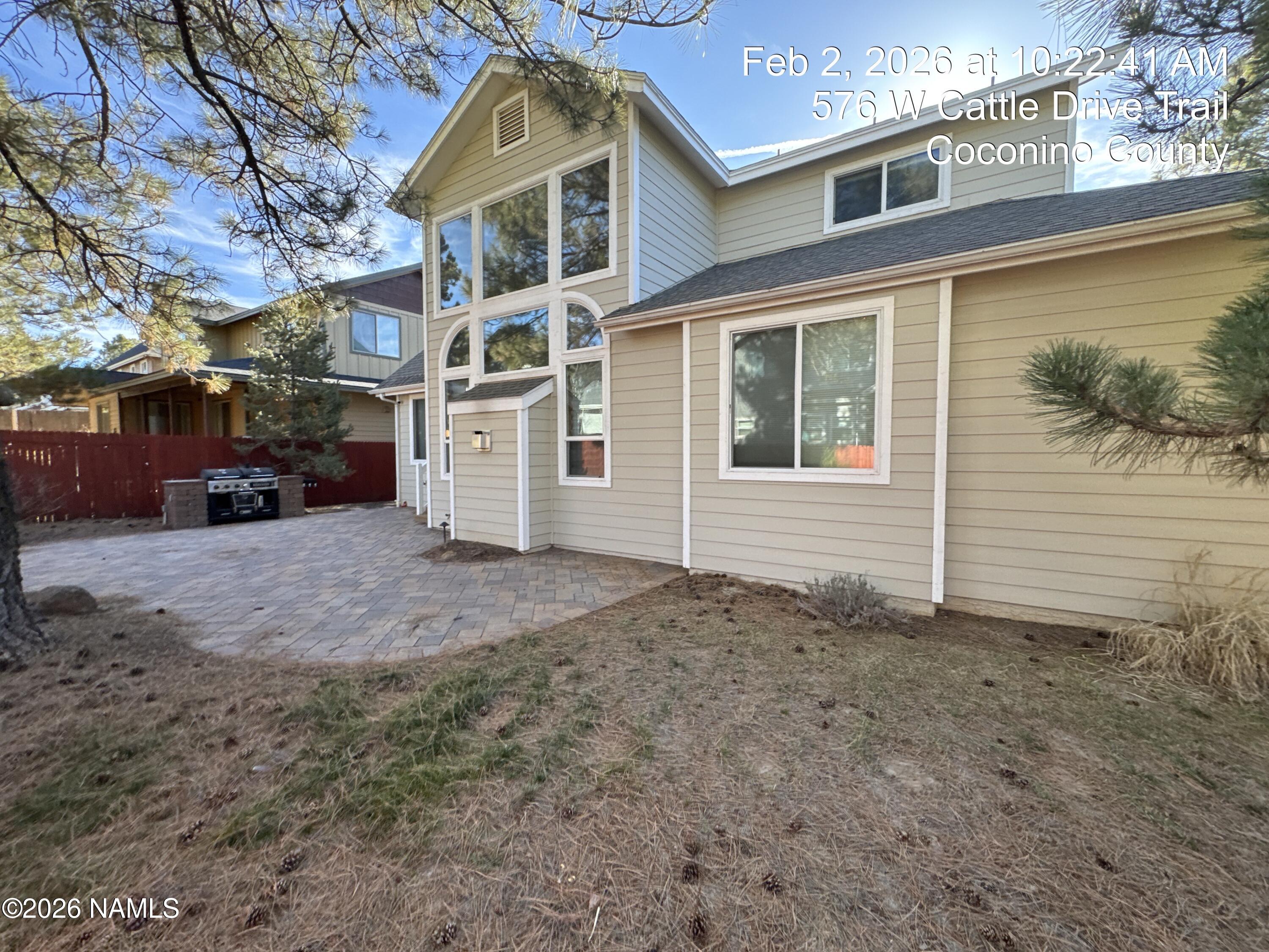 576 W Cattle Drive Trail