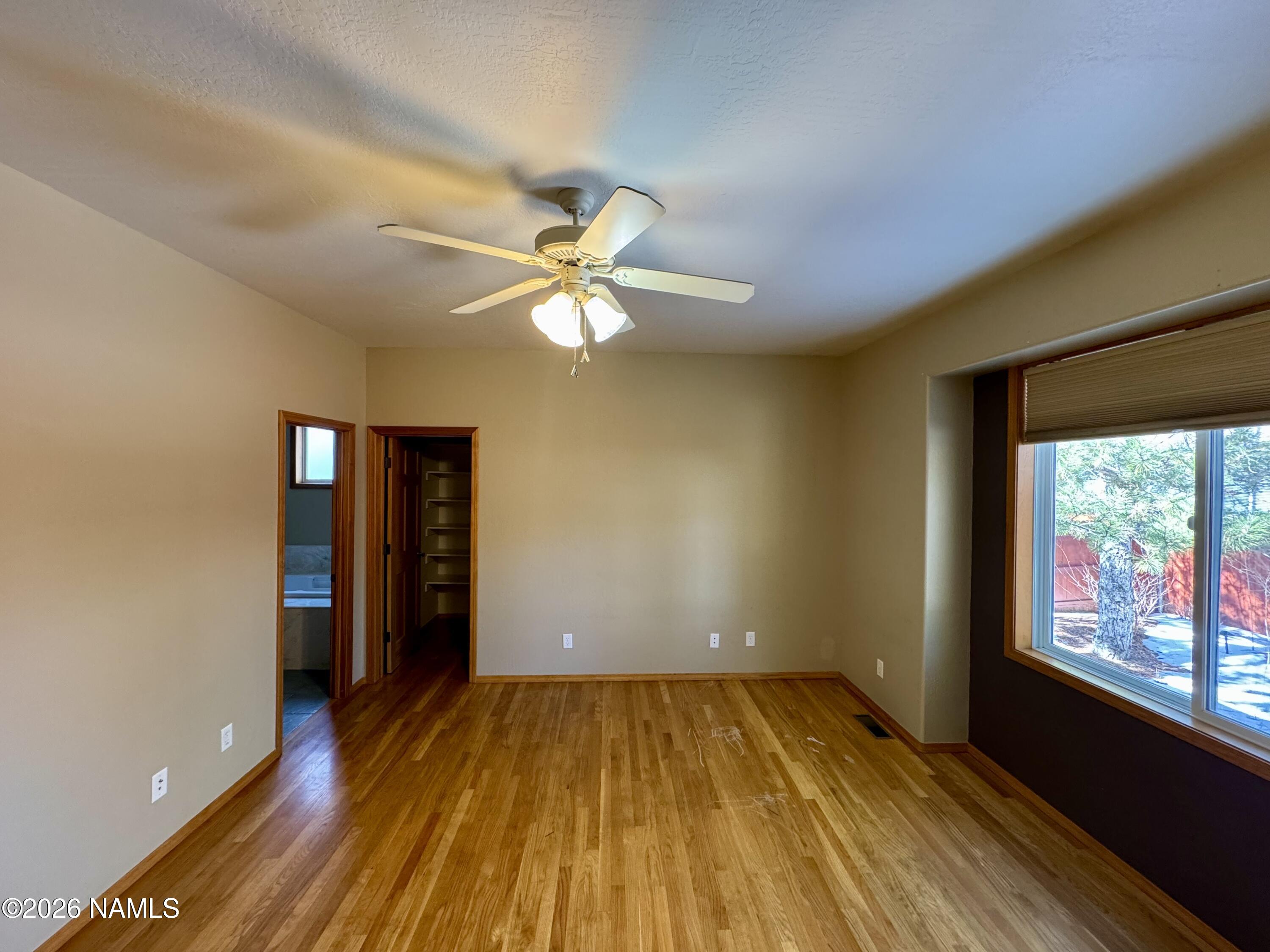 576 W Cattle Drive Trail