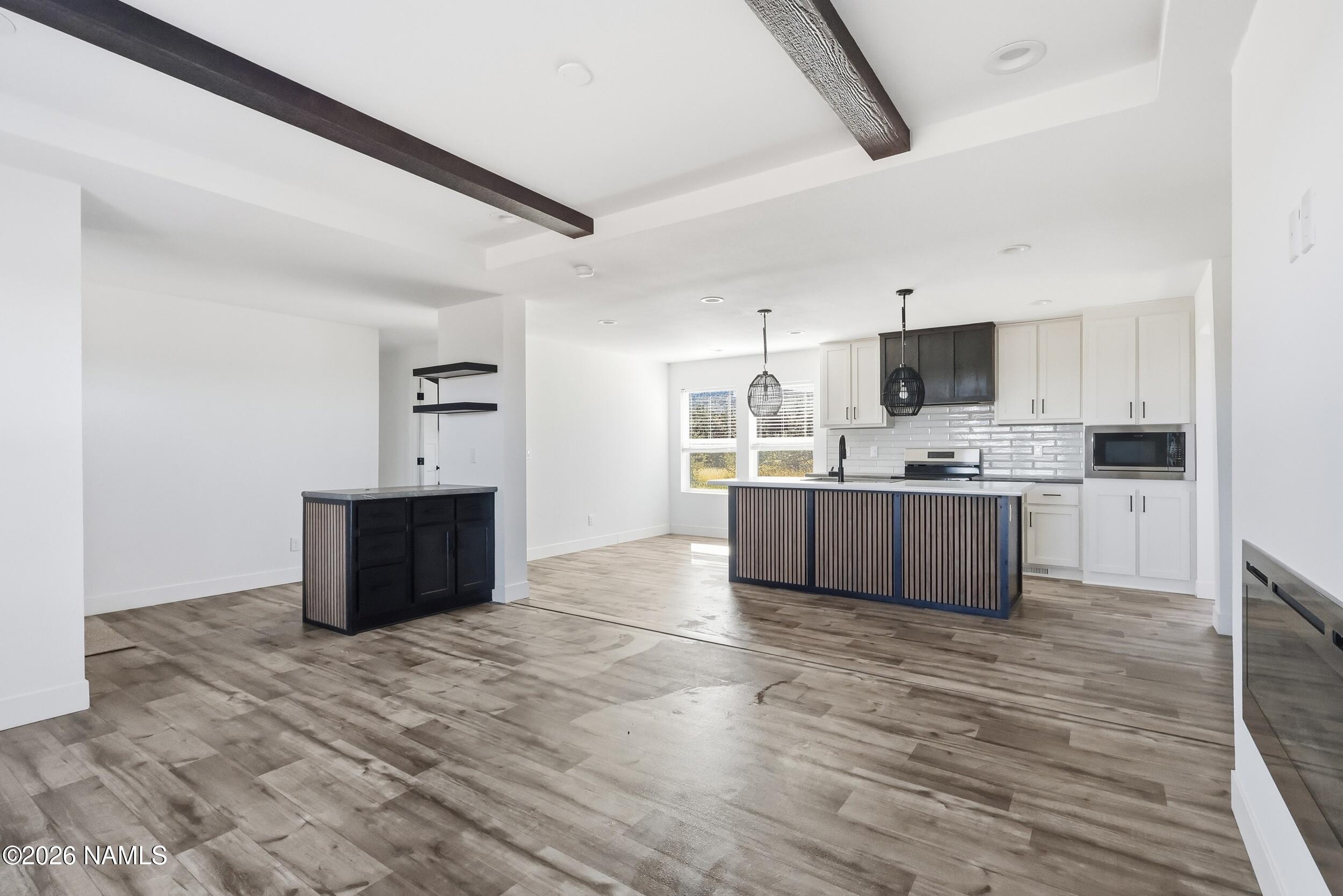 1610 W Wolf Lane