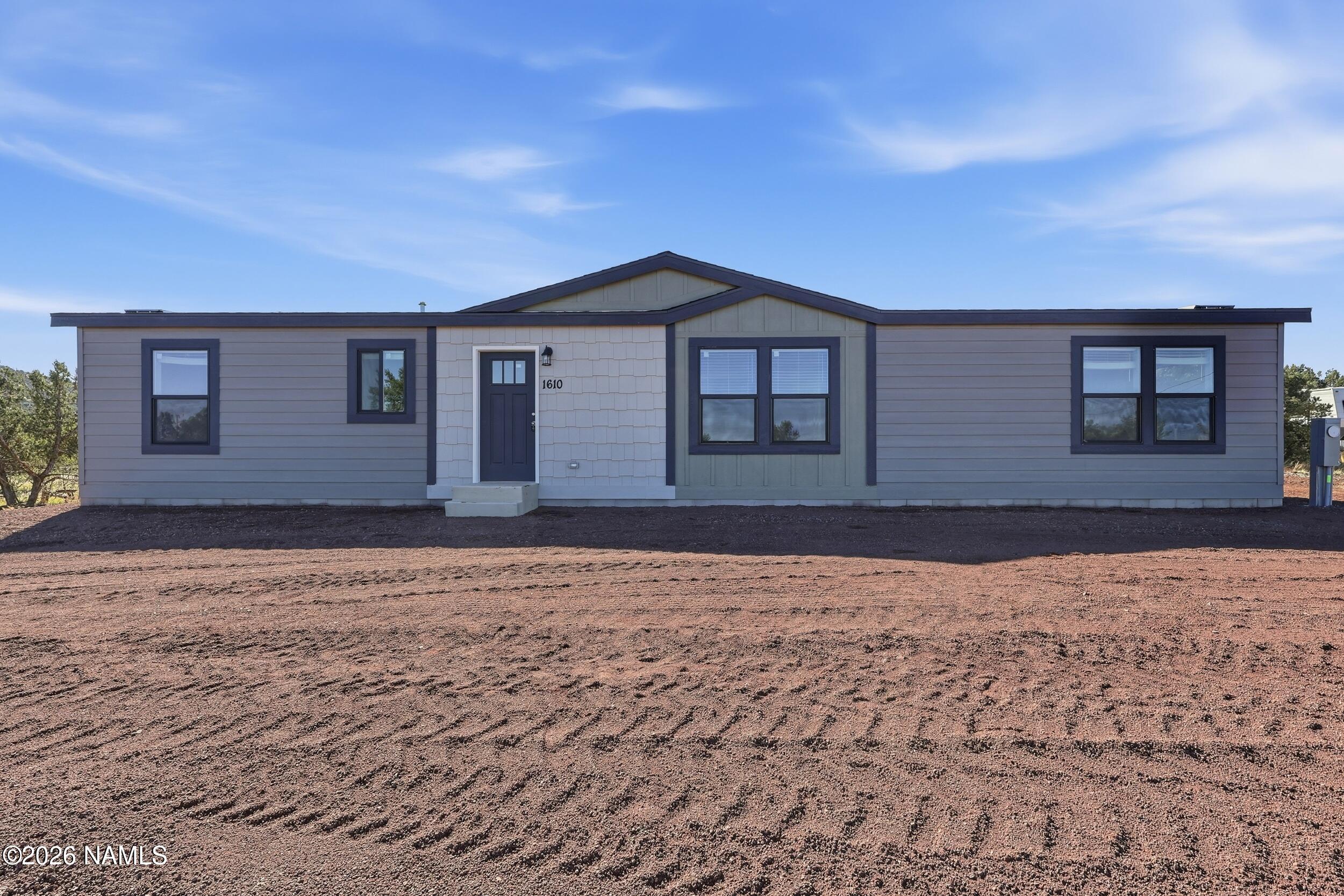 1610 W Wolf Lane
