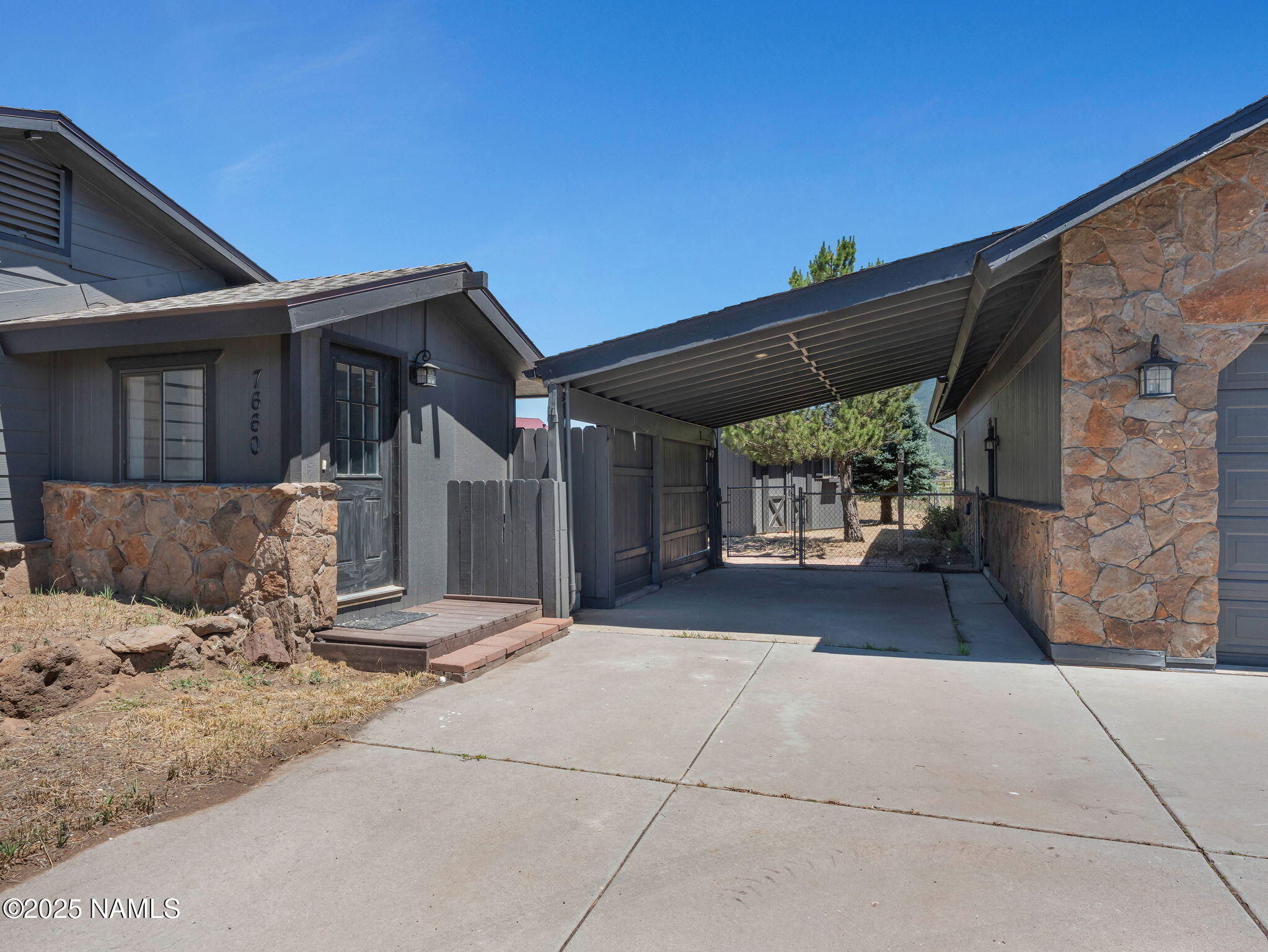 7660 W Bridle Trail