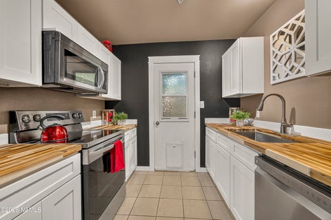 Photo of Flagstaff, AZ 86004 (MLS # 205791)