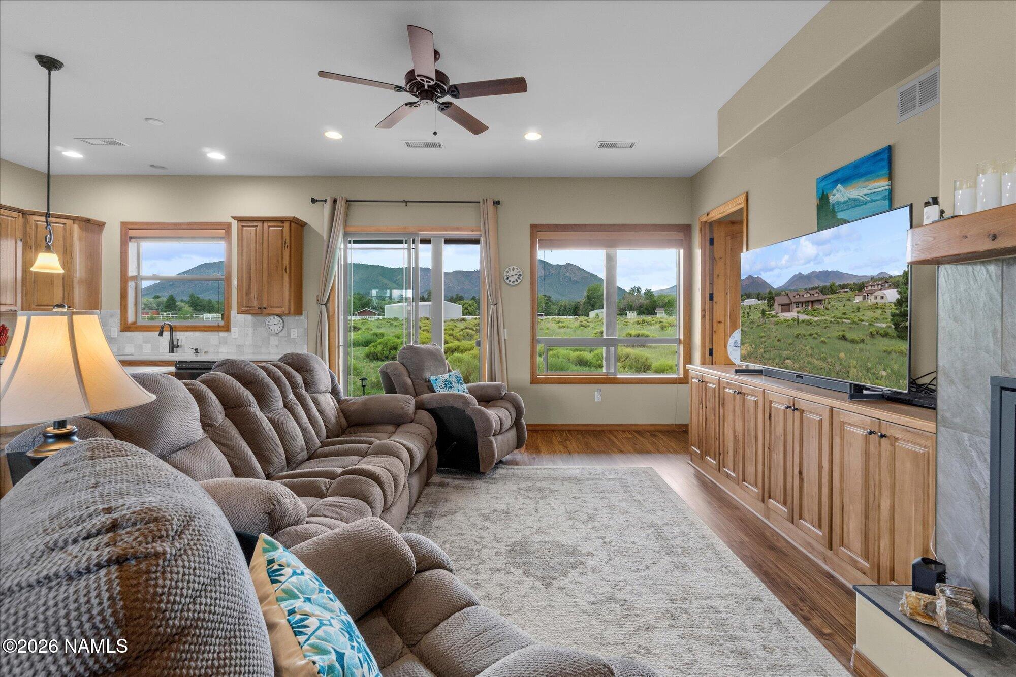8696 Leah Lane