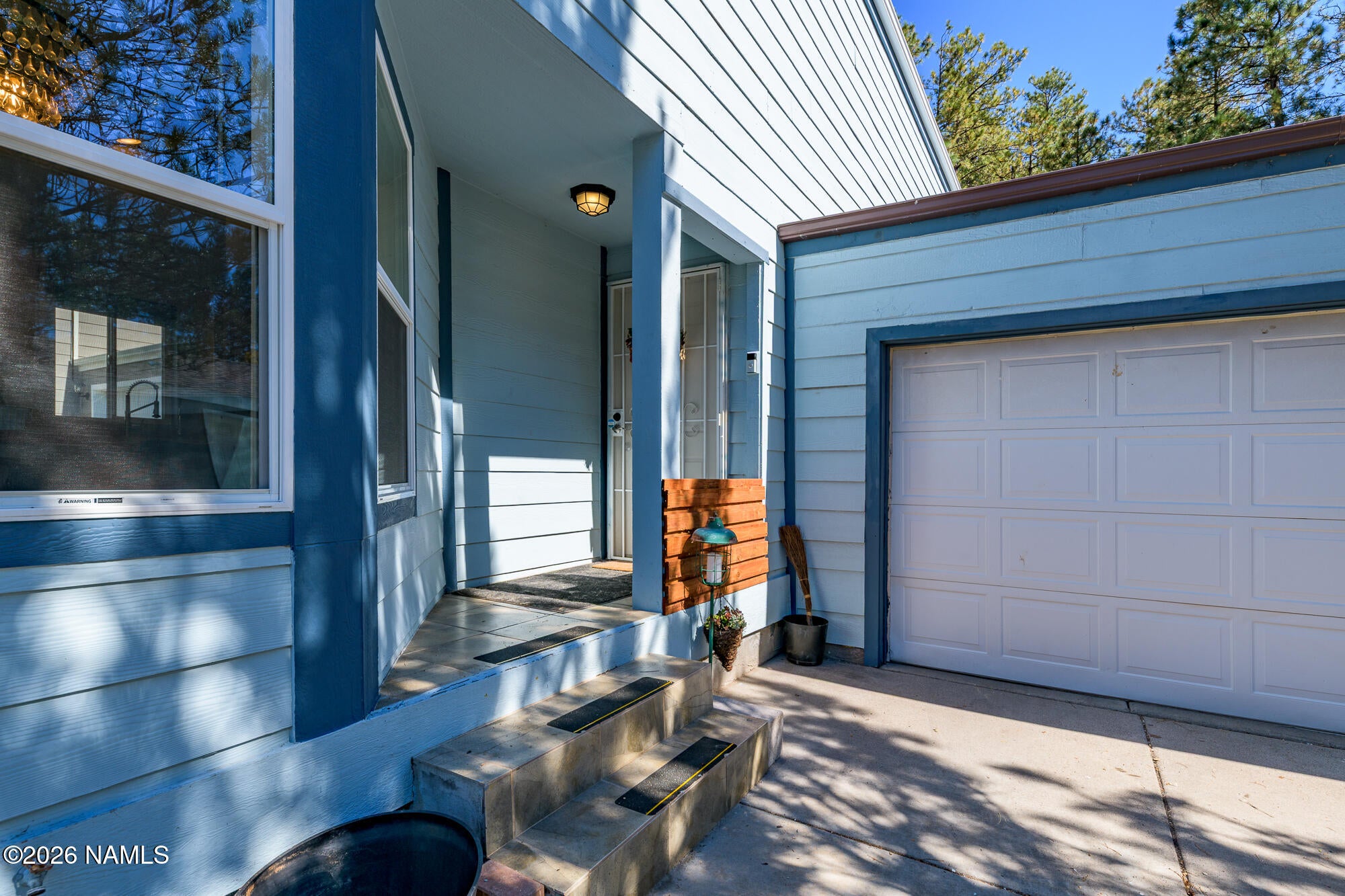 1319 S Mark Lane