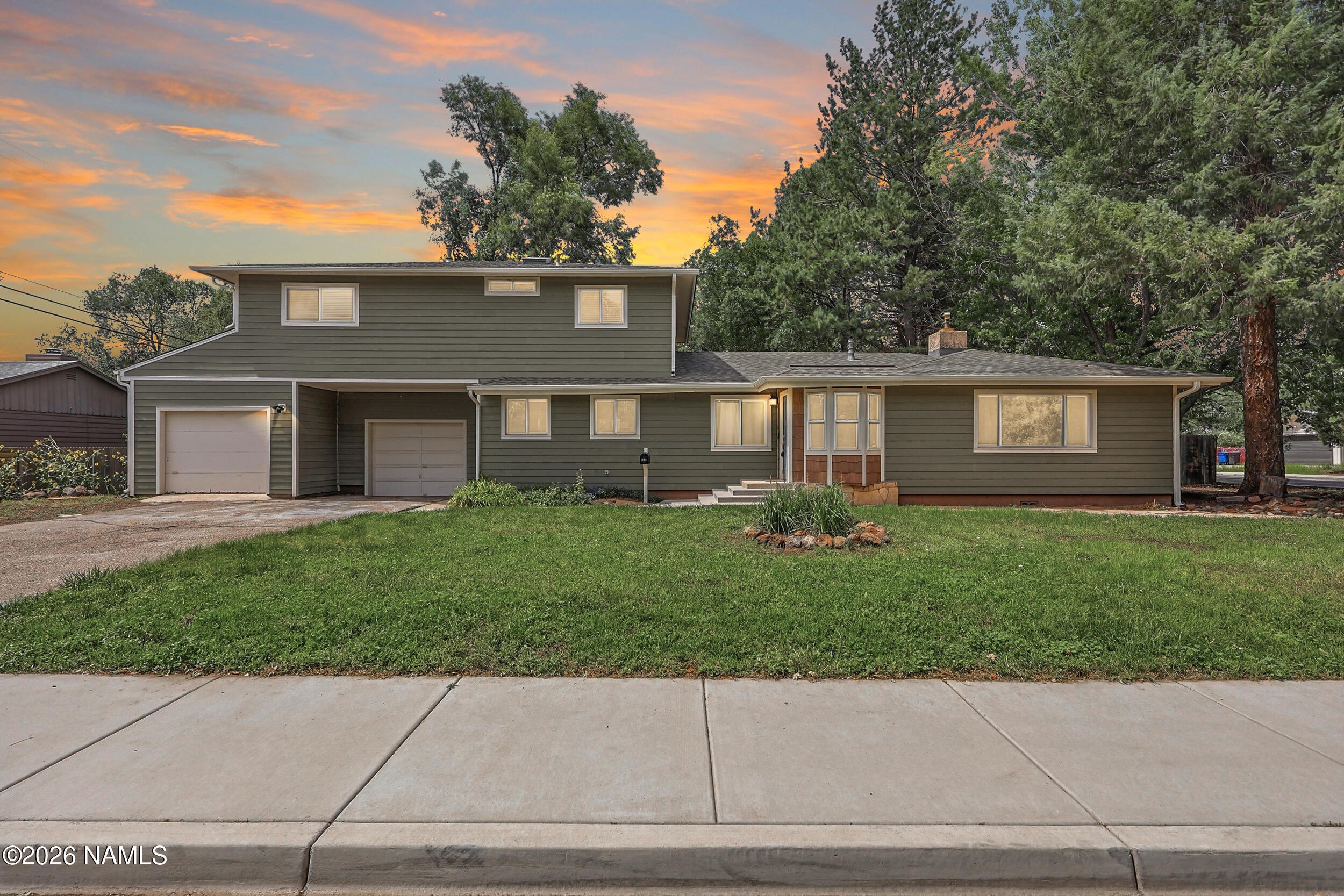 1123 N Navajo Drive
