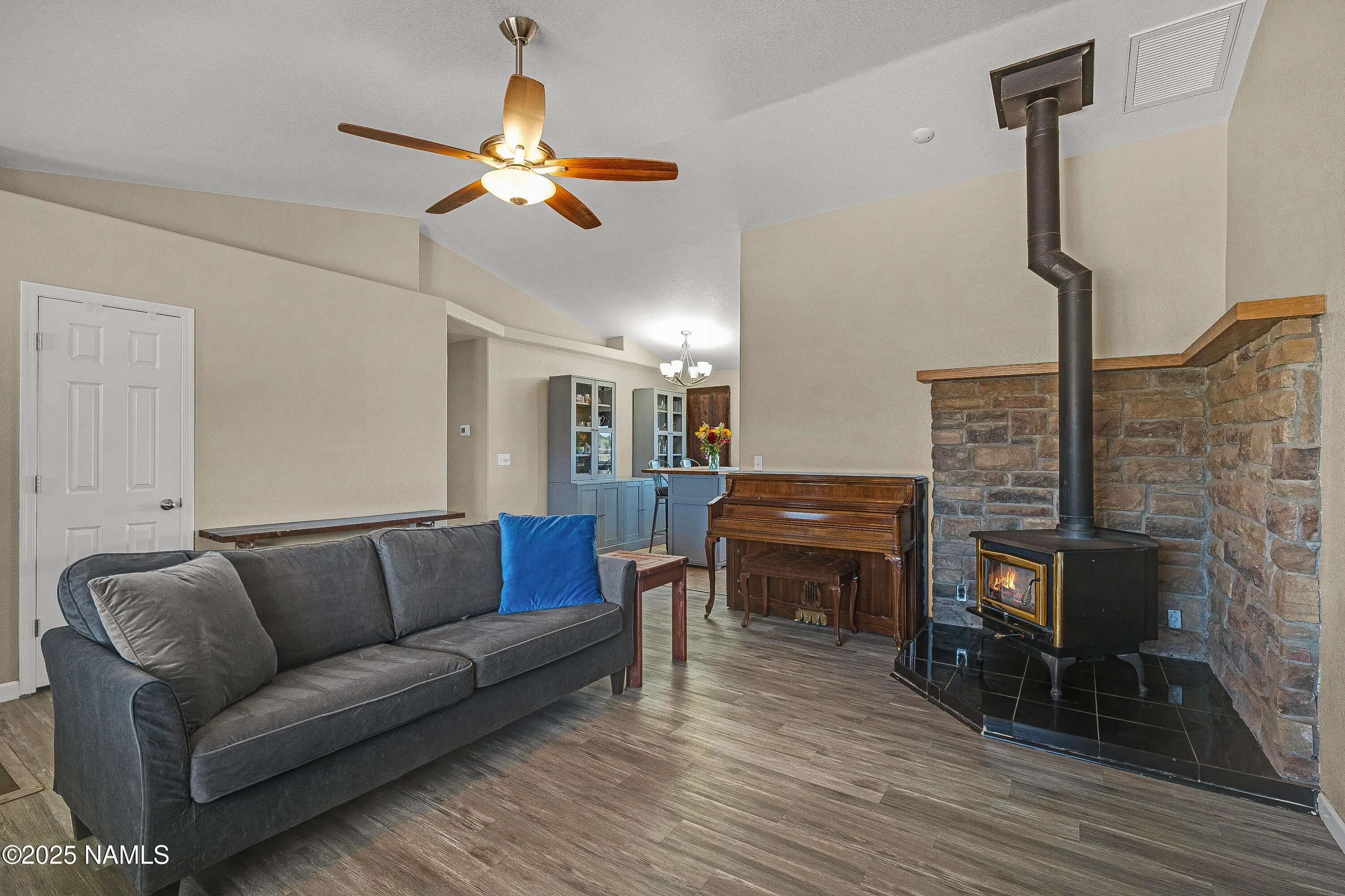 Flagstaff, Arizona 86004, United States, 3 Bedrooms Bedrooms, ,2 BathroomsBathrooms,Residential,Active,137815