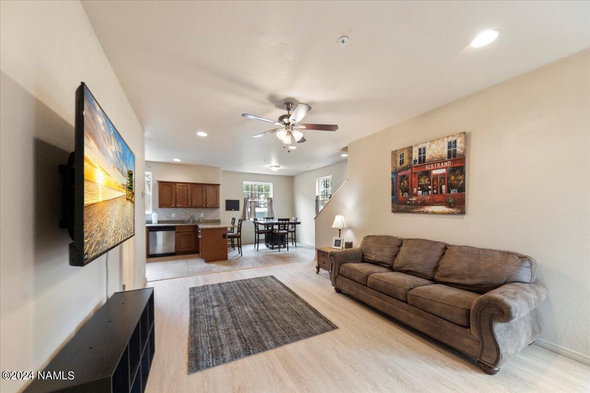 2502 W Washburn Court 129