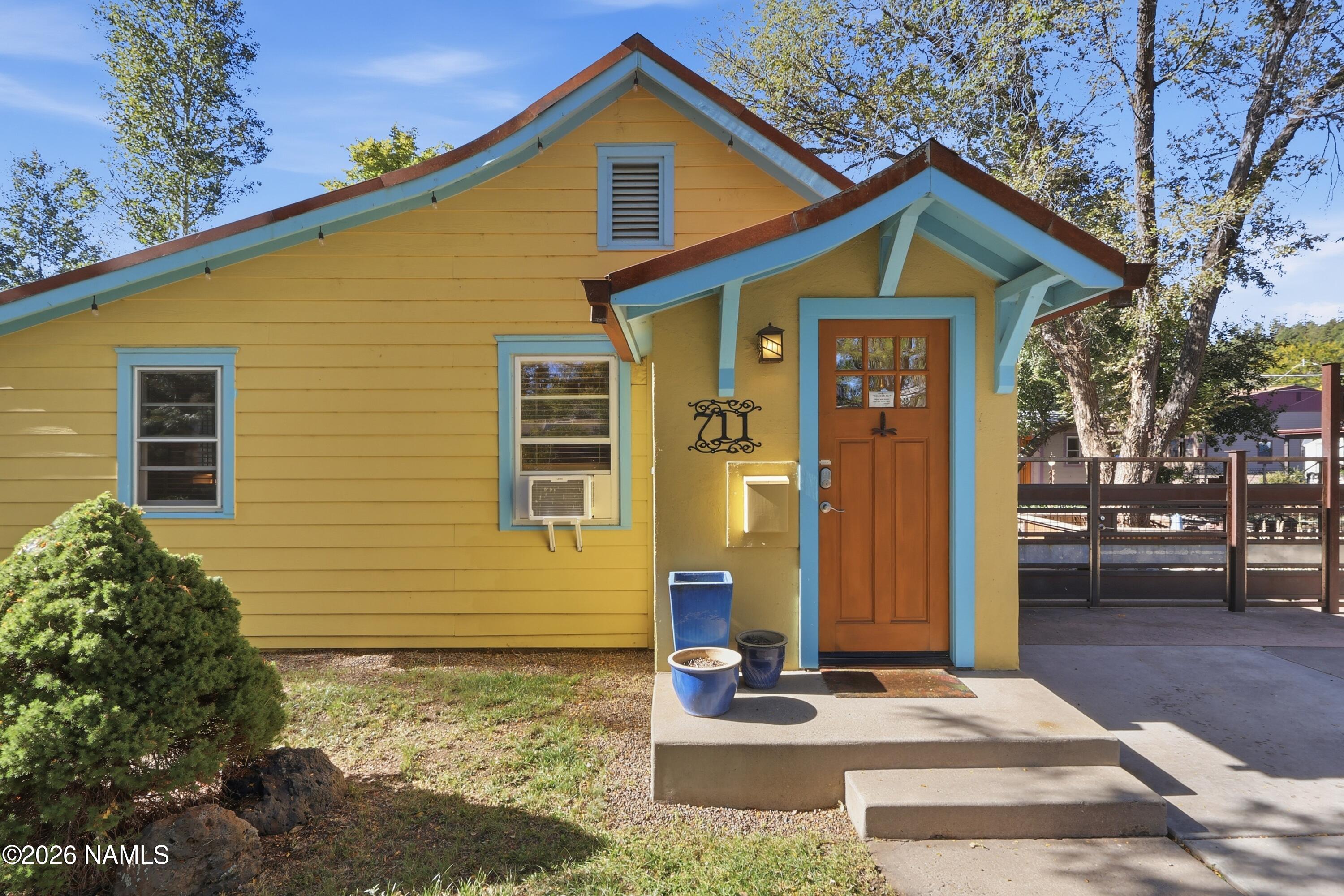 711 W Aspen Avenue 1-3