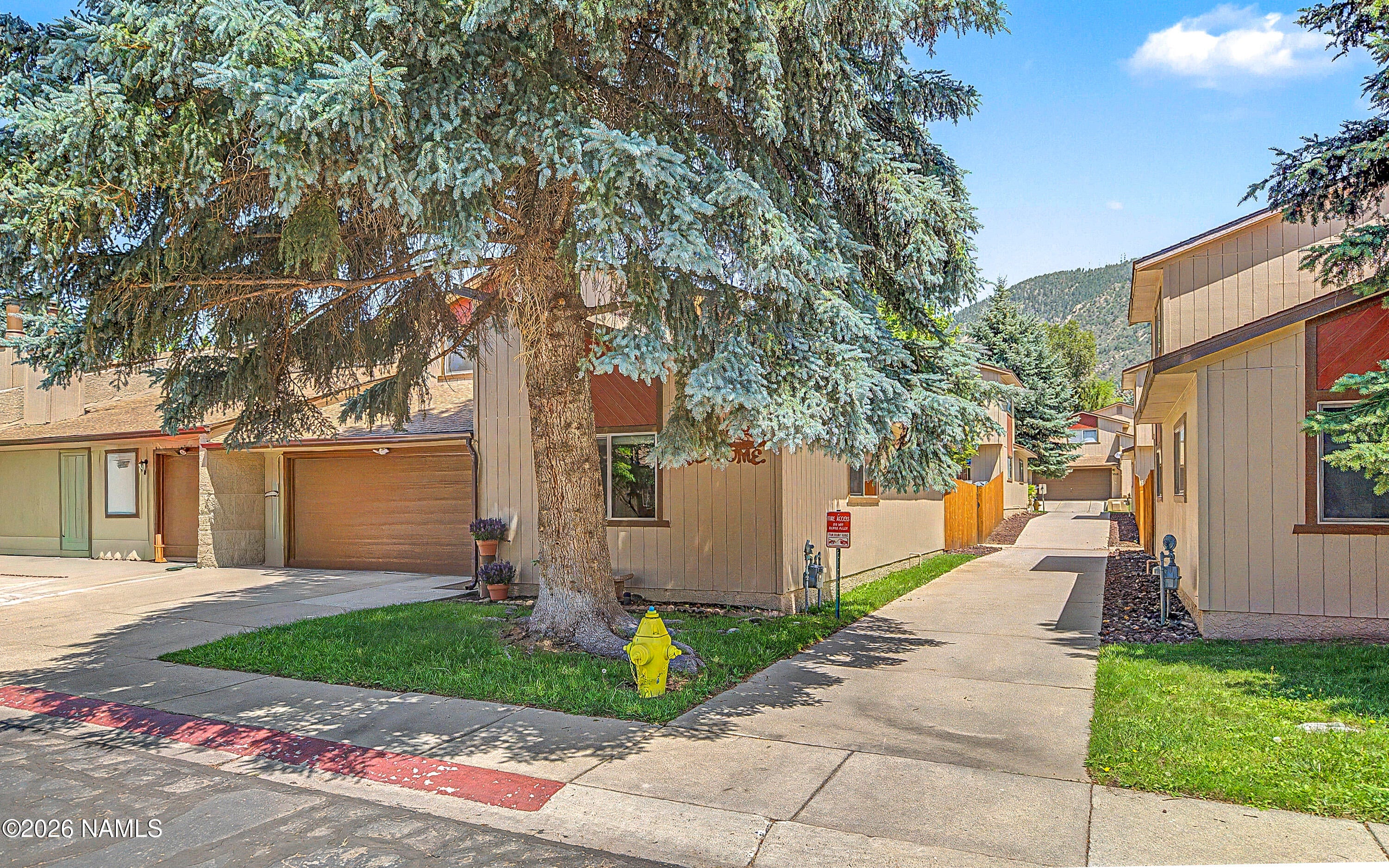 2416 E Eva Loop