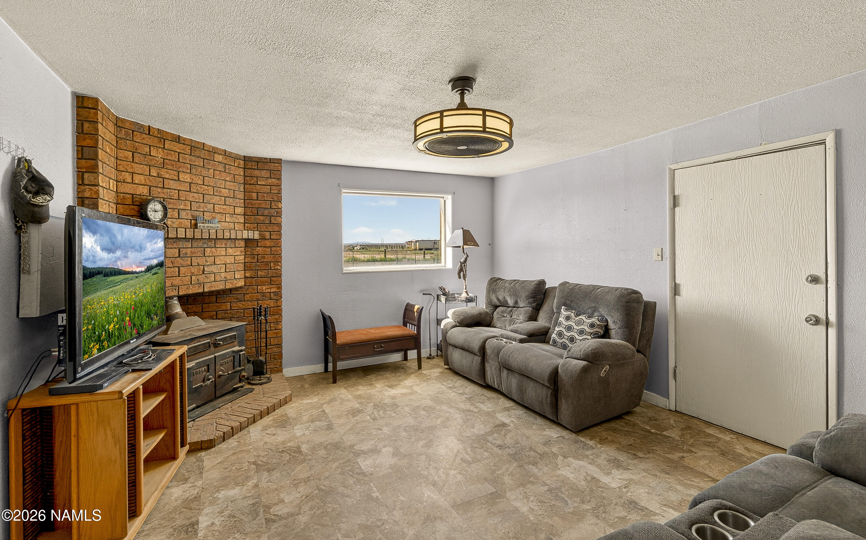 552 W Mountain View Street