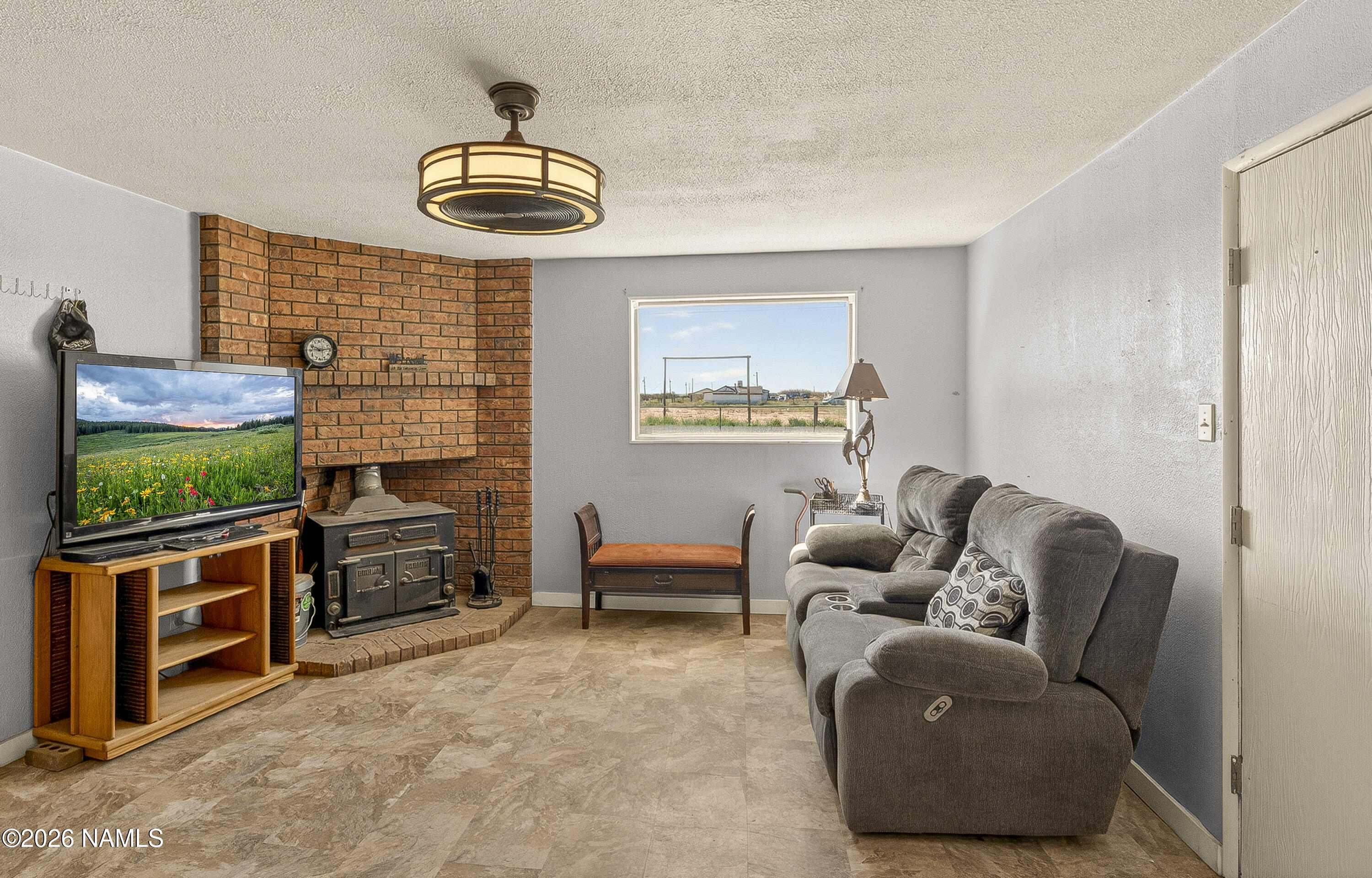 552 W Mountain View Street