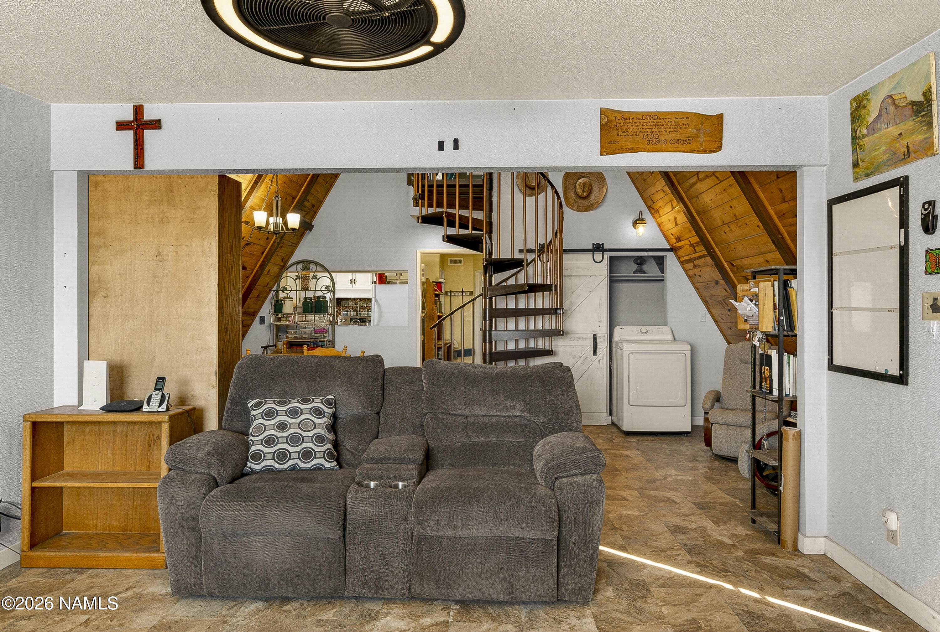 552 W Mountain View Street